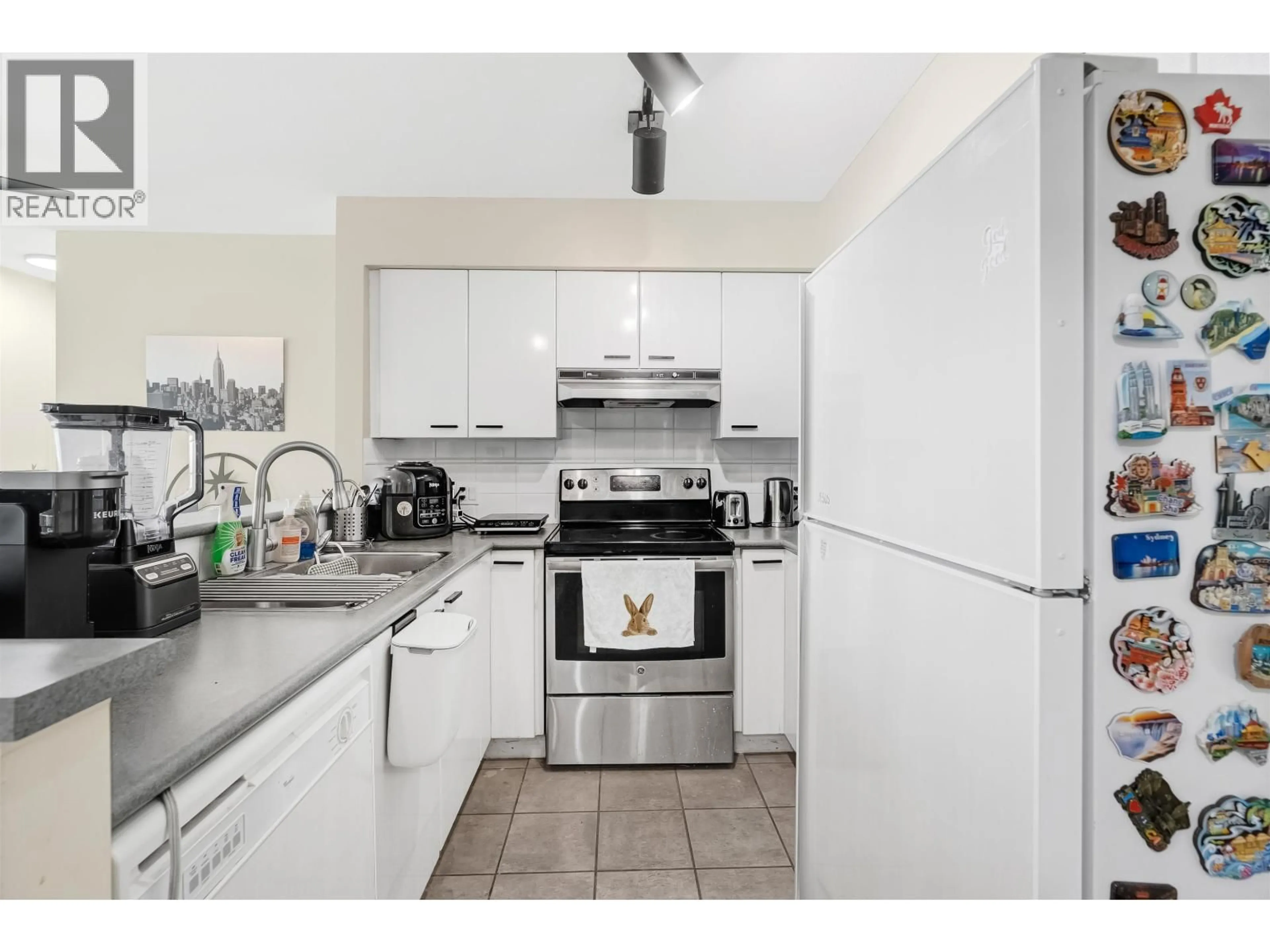 Standard kitchen, unknown for 1201 - 6088 WILLINGDON AVENUE, Burnaby British Columbia V5H4V2