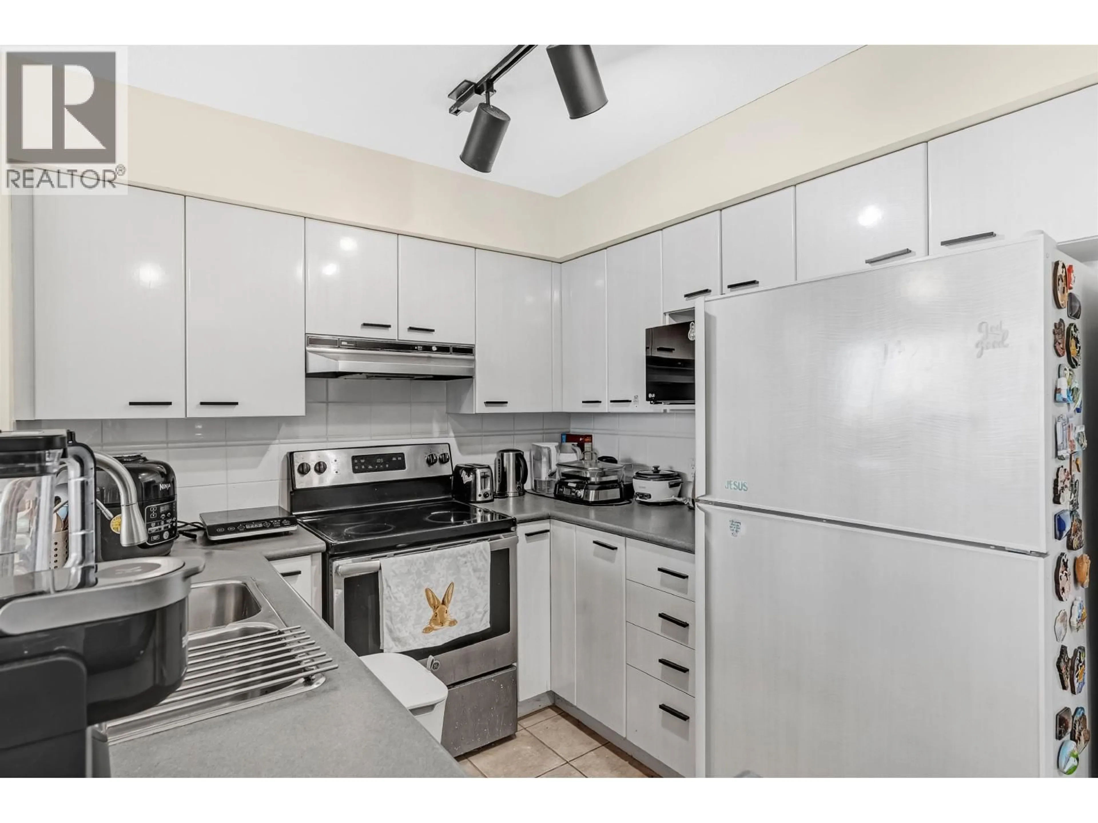 Standard kitchen, unknown for 1201 - 6088 WILLINGDON AVENUE, Burnaby British Columbia V5H4V2