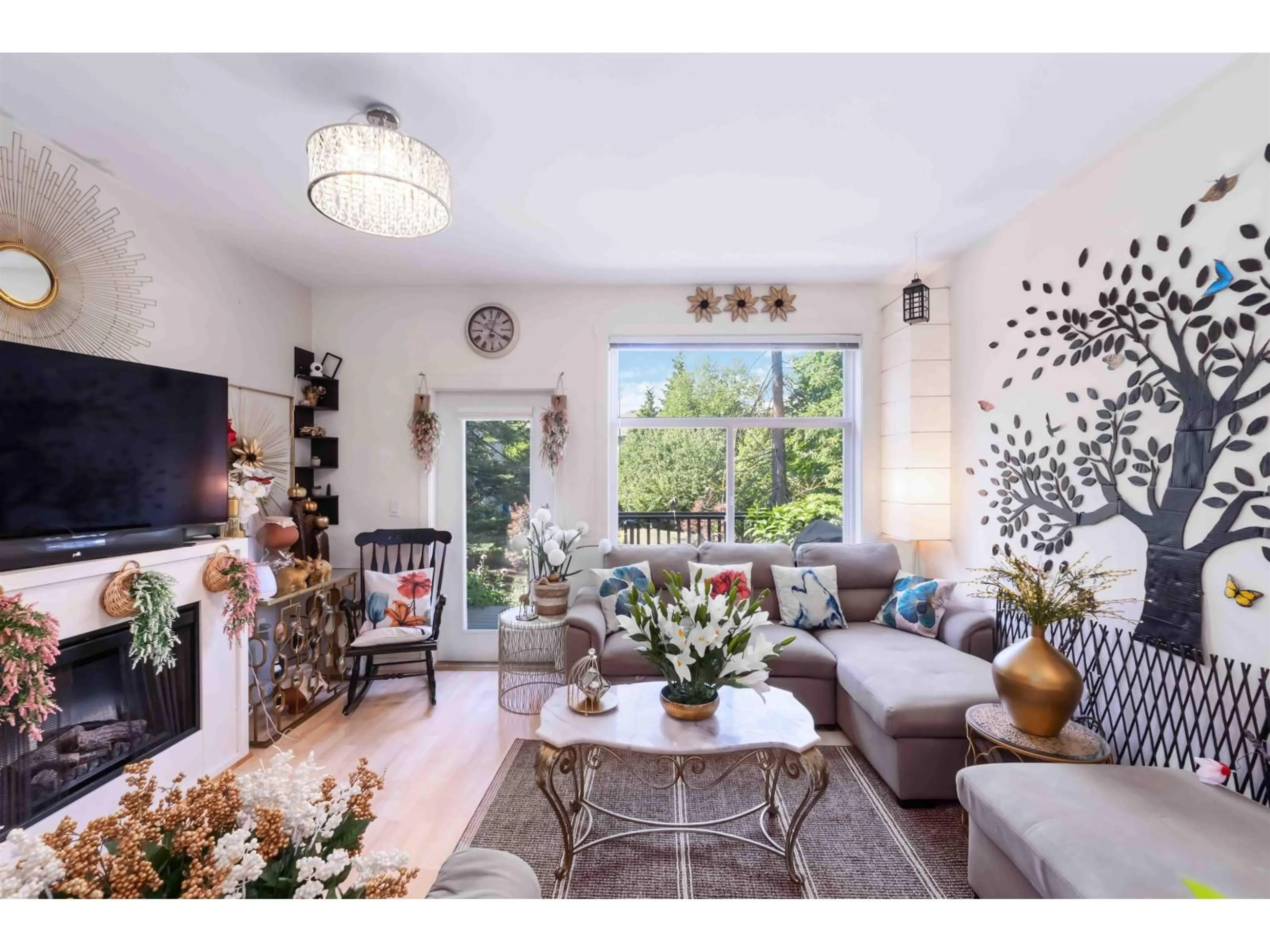 Living room with furniture, unknown for 54 - 15075 60, Surrey British Columbia V3S1S1