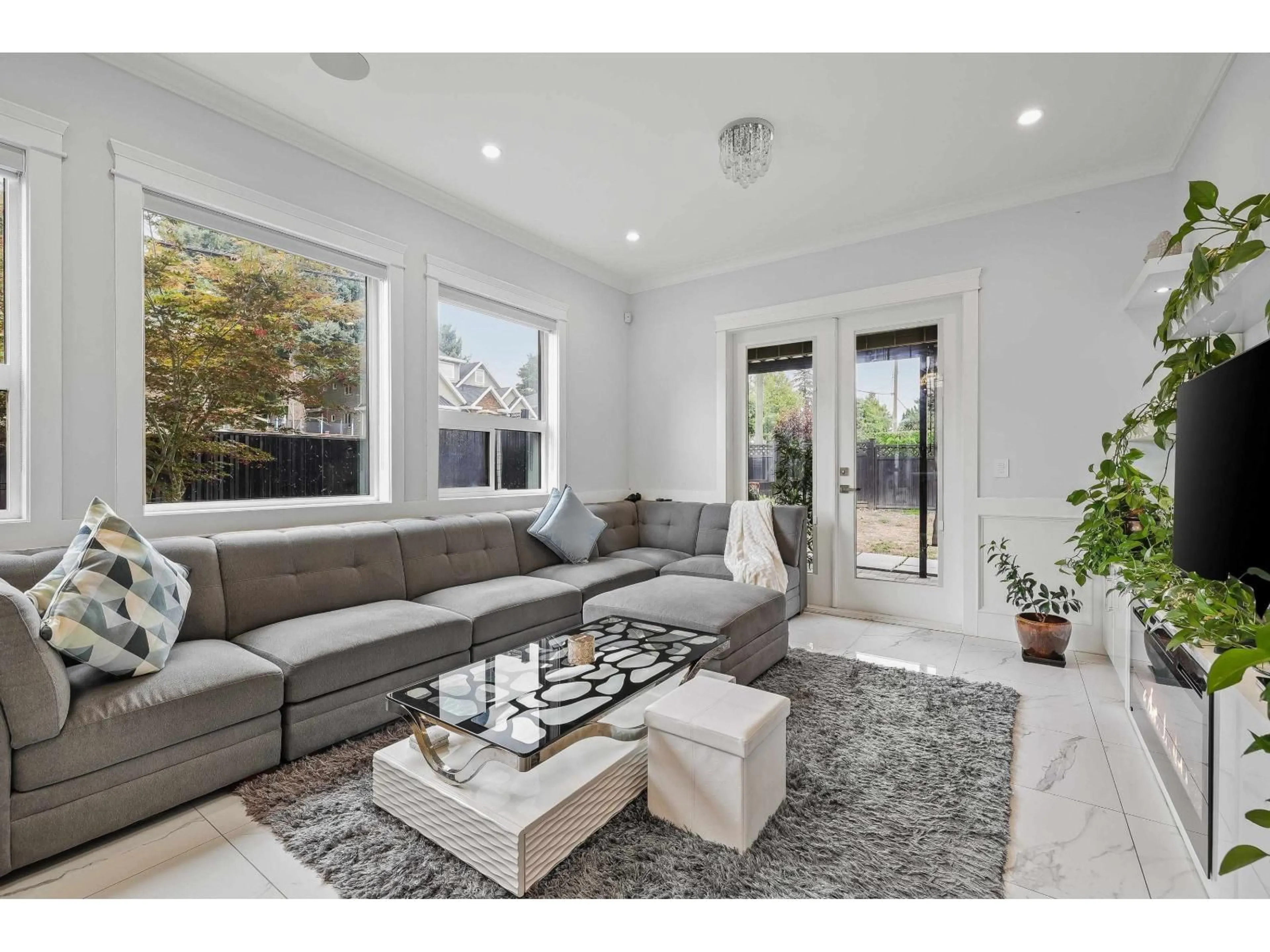 Living room with furniture, unknown for 14218 69A, Surrey British Columbia V3W2H9