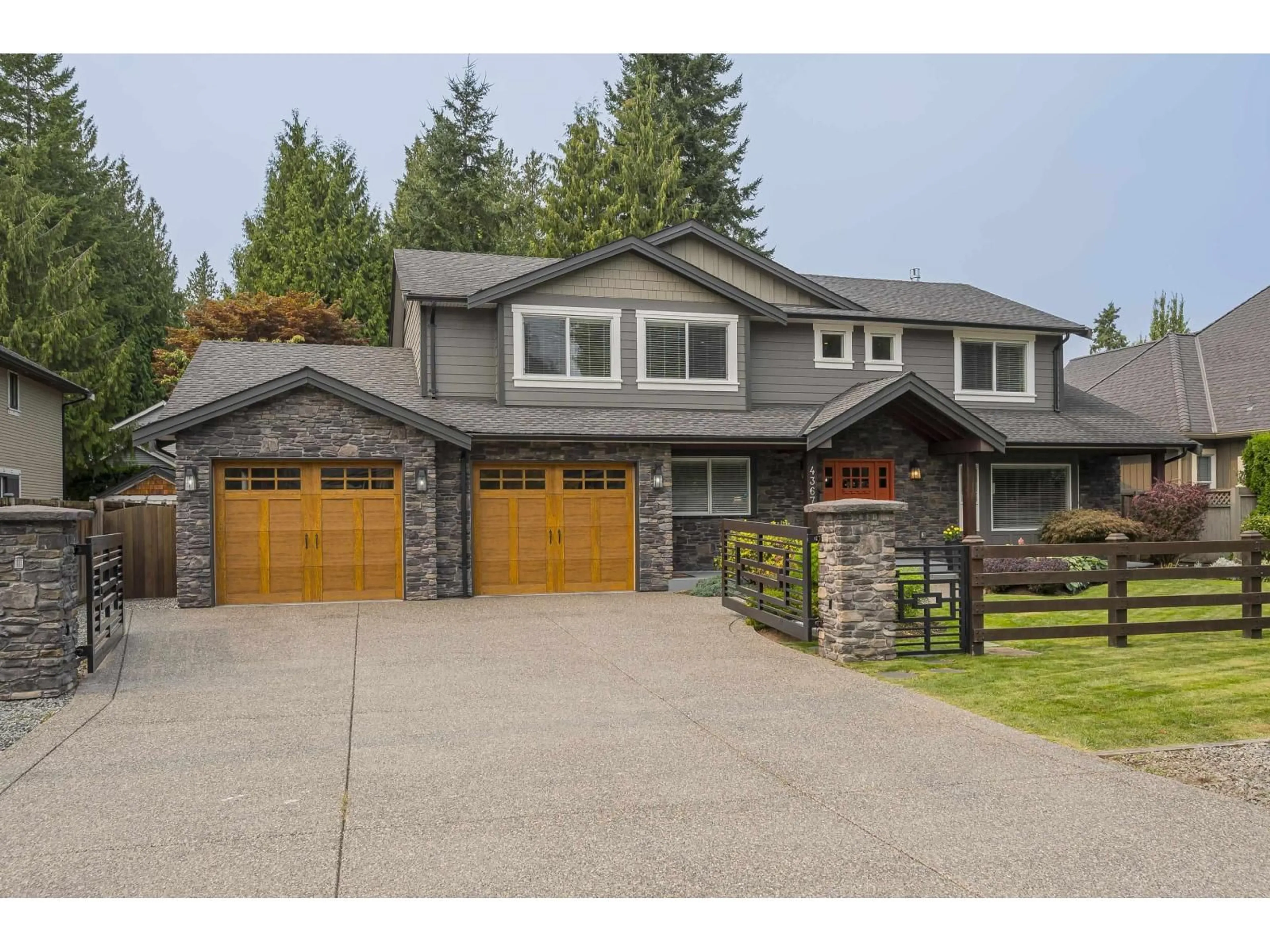 Home with vinyl exterior material, street for 4367 198, Langley British Columbia V3A1E5