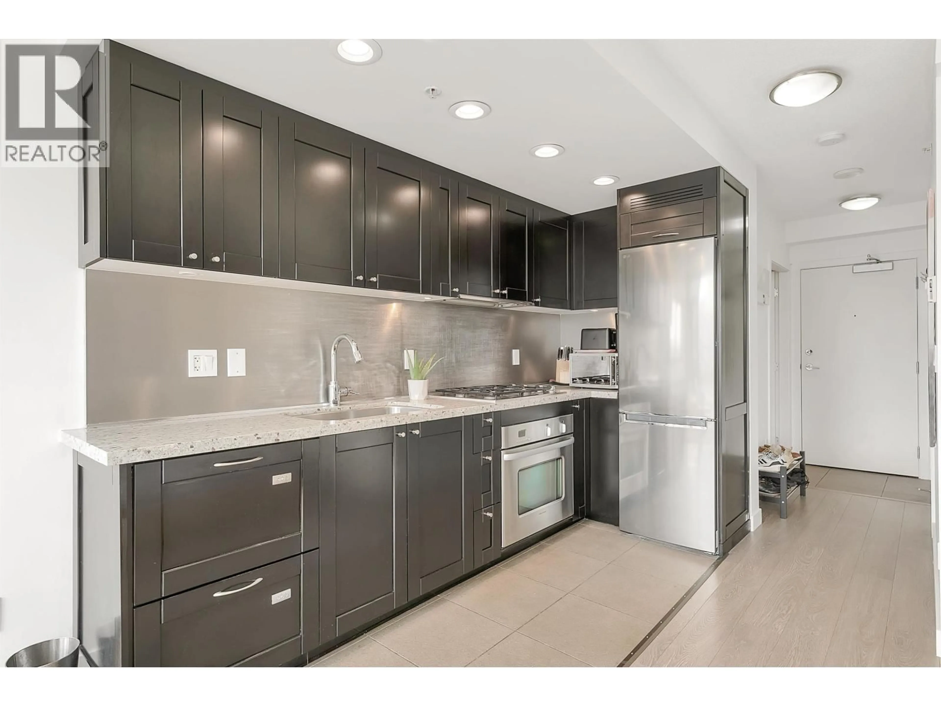 Standard kitchen, ceramic/tile floor for 516 - 1133 HOMER STREET, Vancouver British Columbia V6B0B1