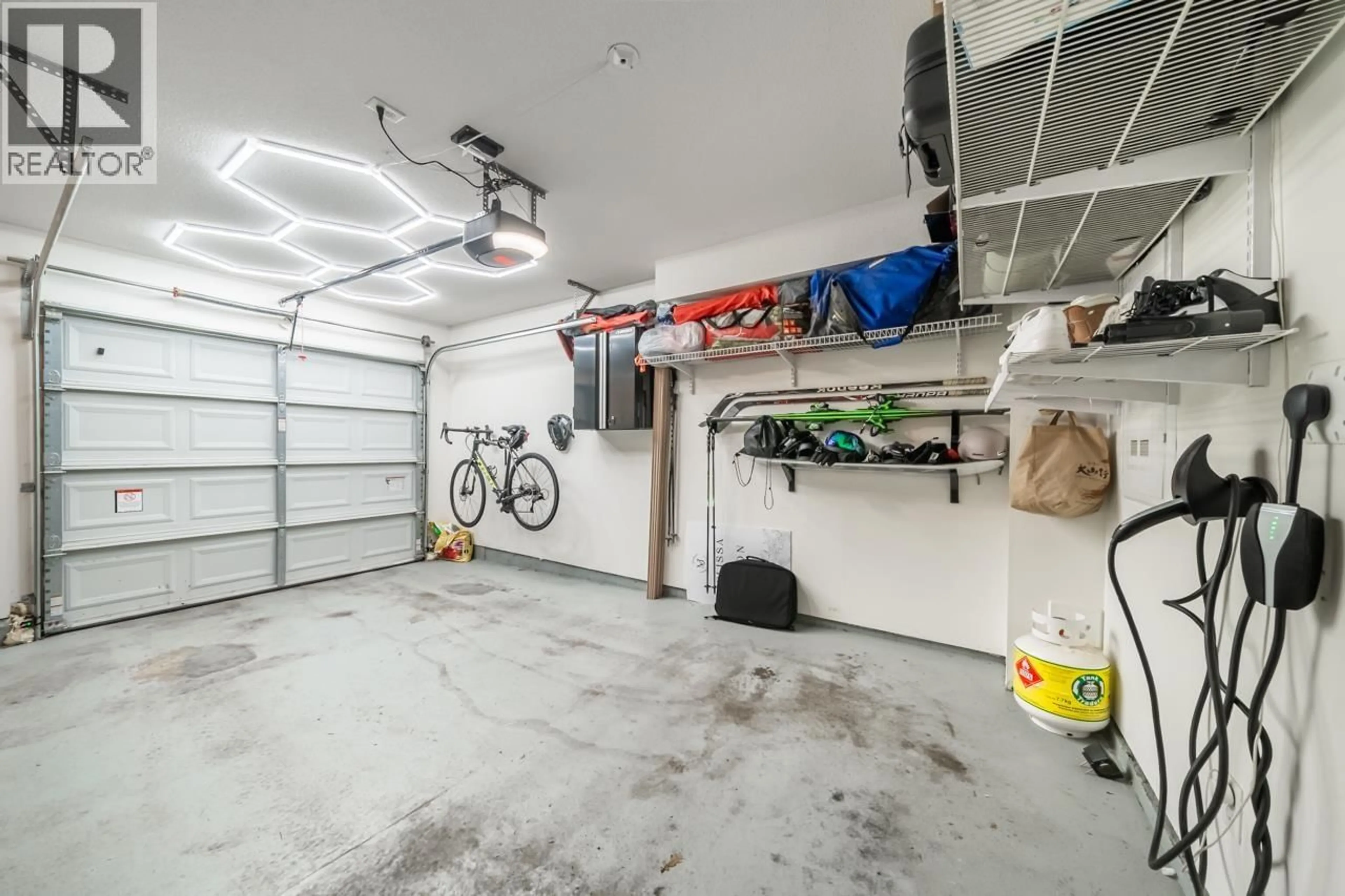 Indoor garage for 23 - 9533 TOMICKI AVENUE, Richmond British Columbia V6X0E5