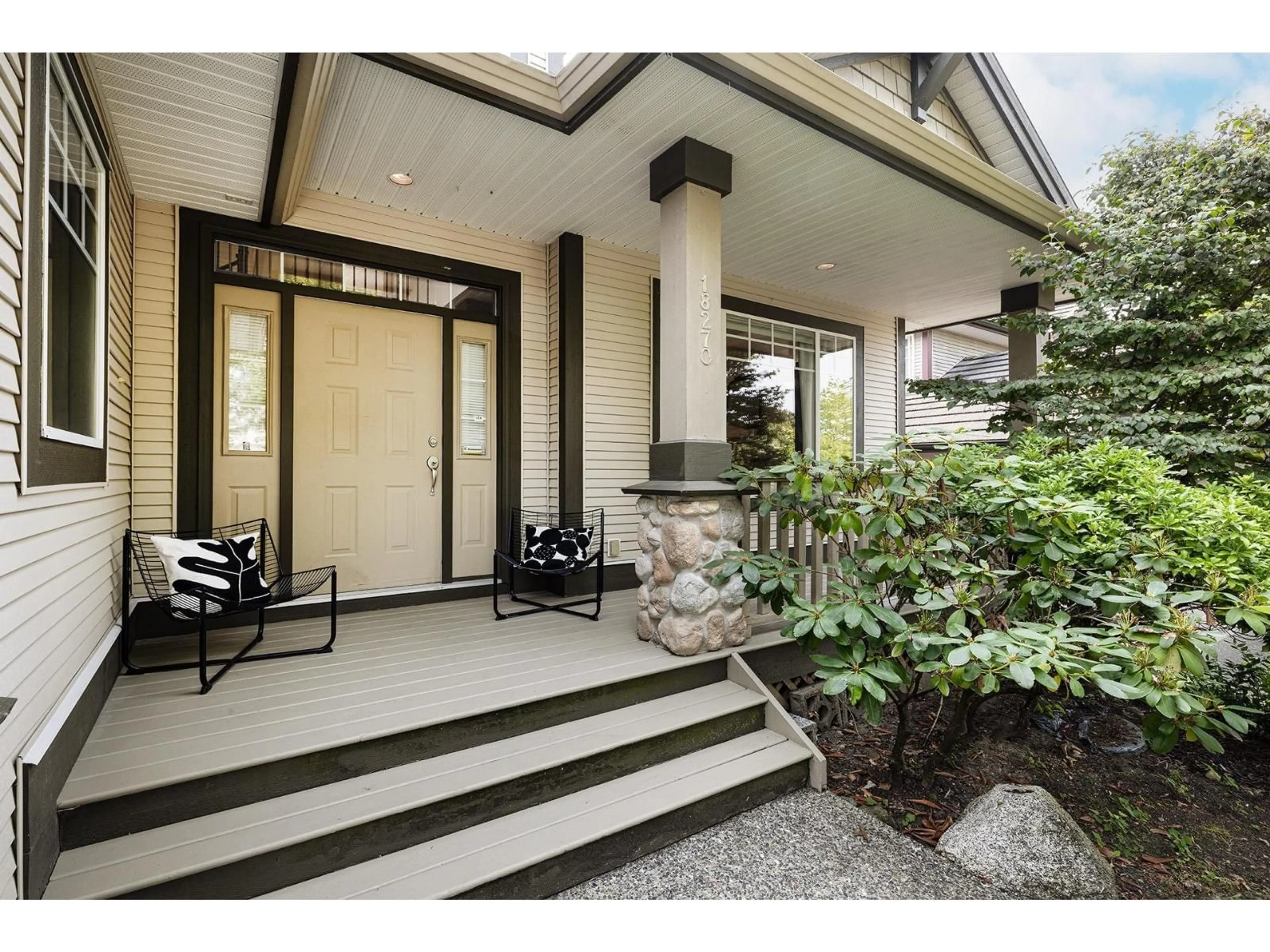 Indoor entryway for 18270 CLAYTONWOOD, Surrey British Columbia V3S0M3