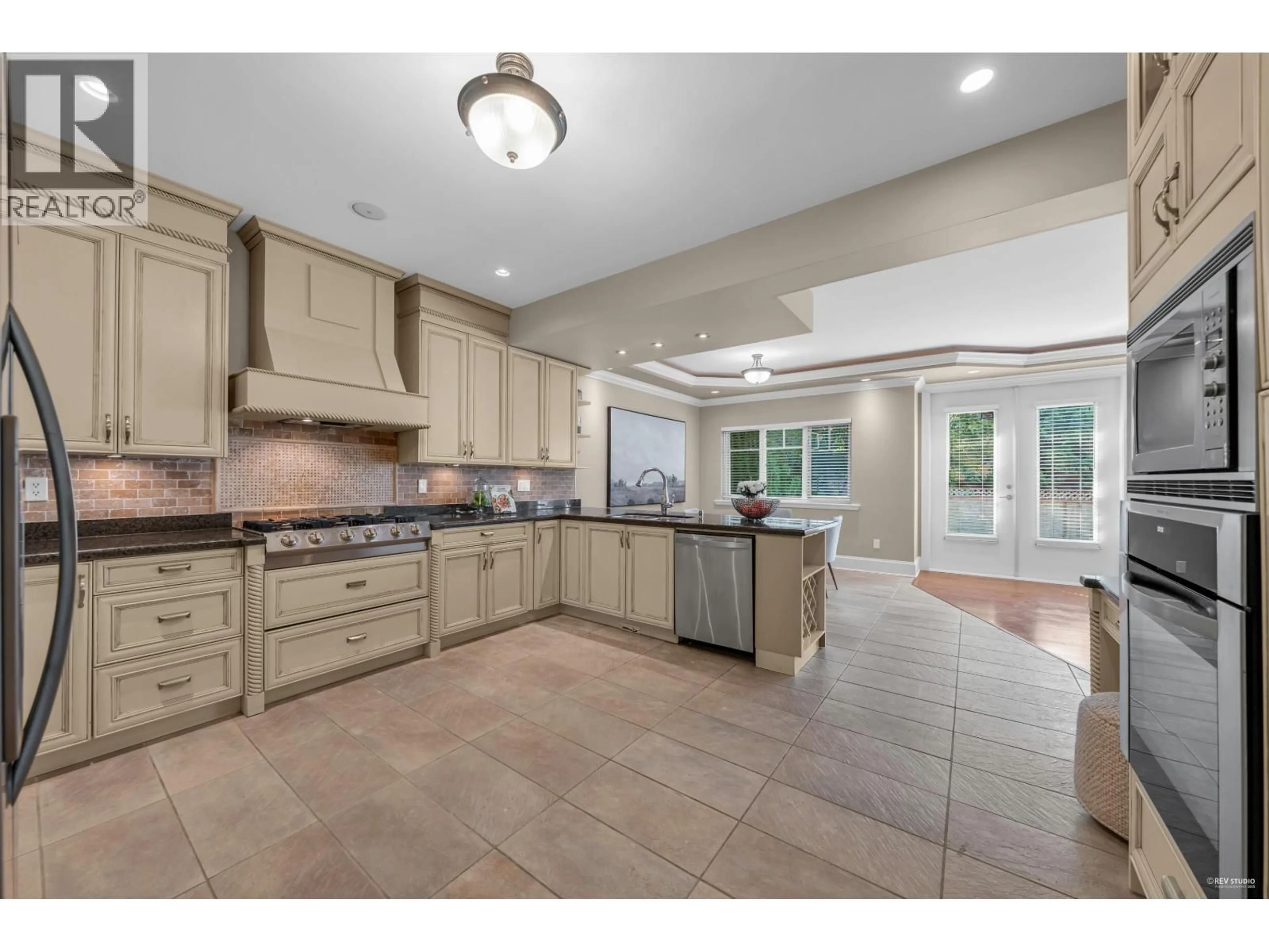 Open concept kitchen, ceramic/tile floor for 843 CANYON BOULEVARD, North Vancouver British Columbia V7R2J7
