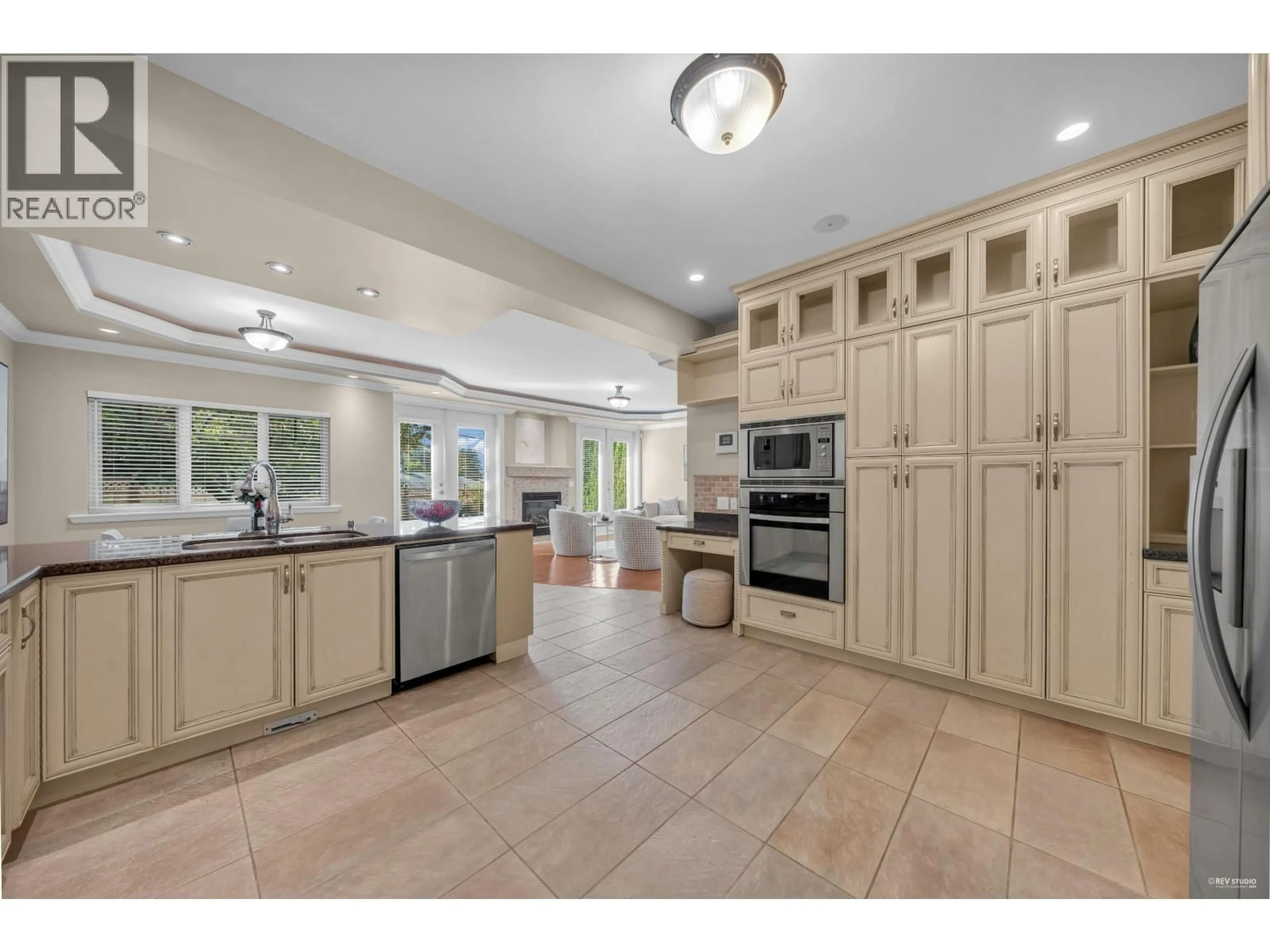 Open concept kitchen, ceramic/tile floor for 843 CANYON BOULEVARD, North Vancouver British Columbia V7R2J7