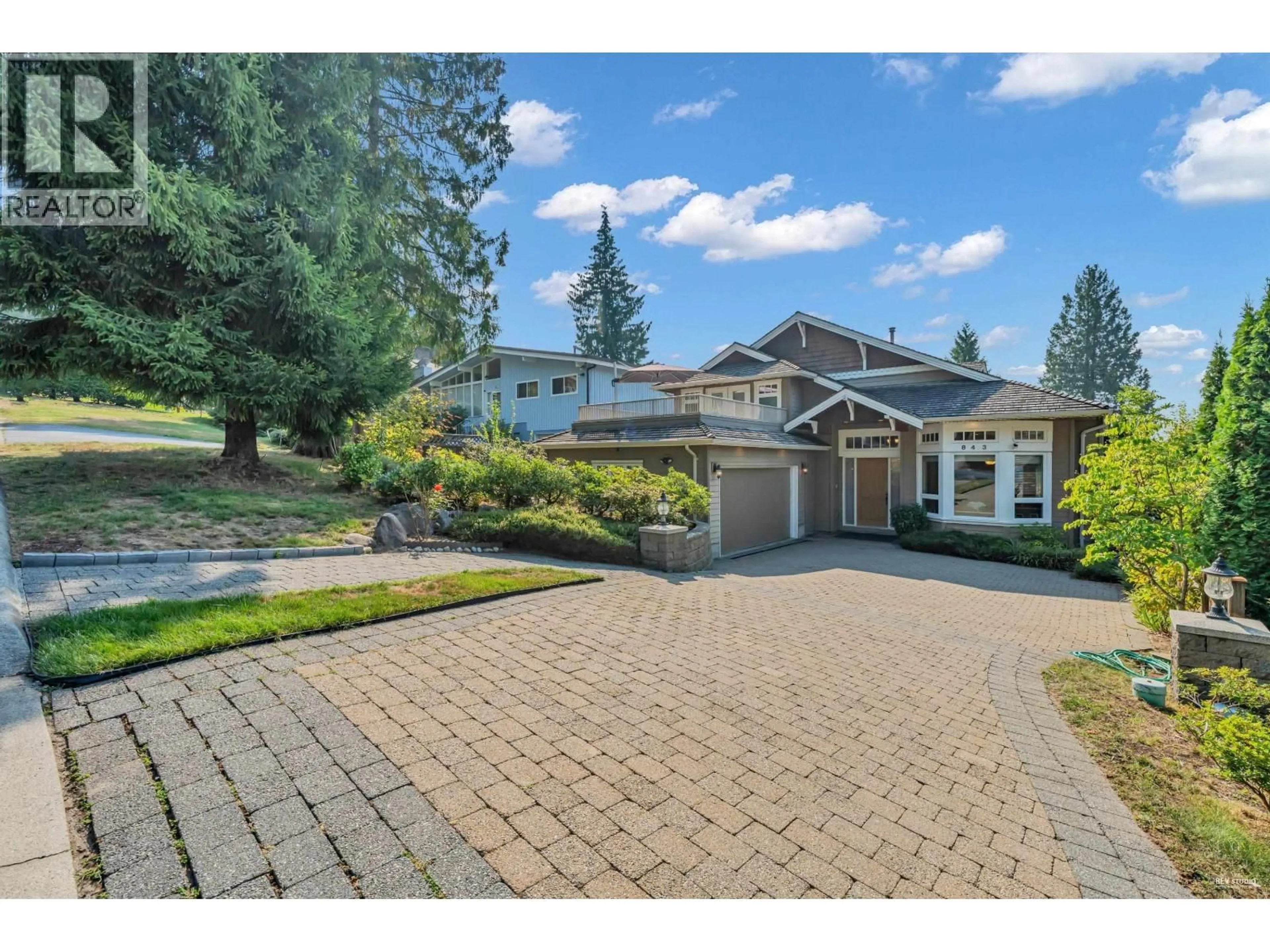 A pic from outside/outdoor area/front of a property/back of a property/a pic from drone, street for 843 CANYON BOULEVARD, North Vancouver British Columbia V7R2J7