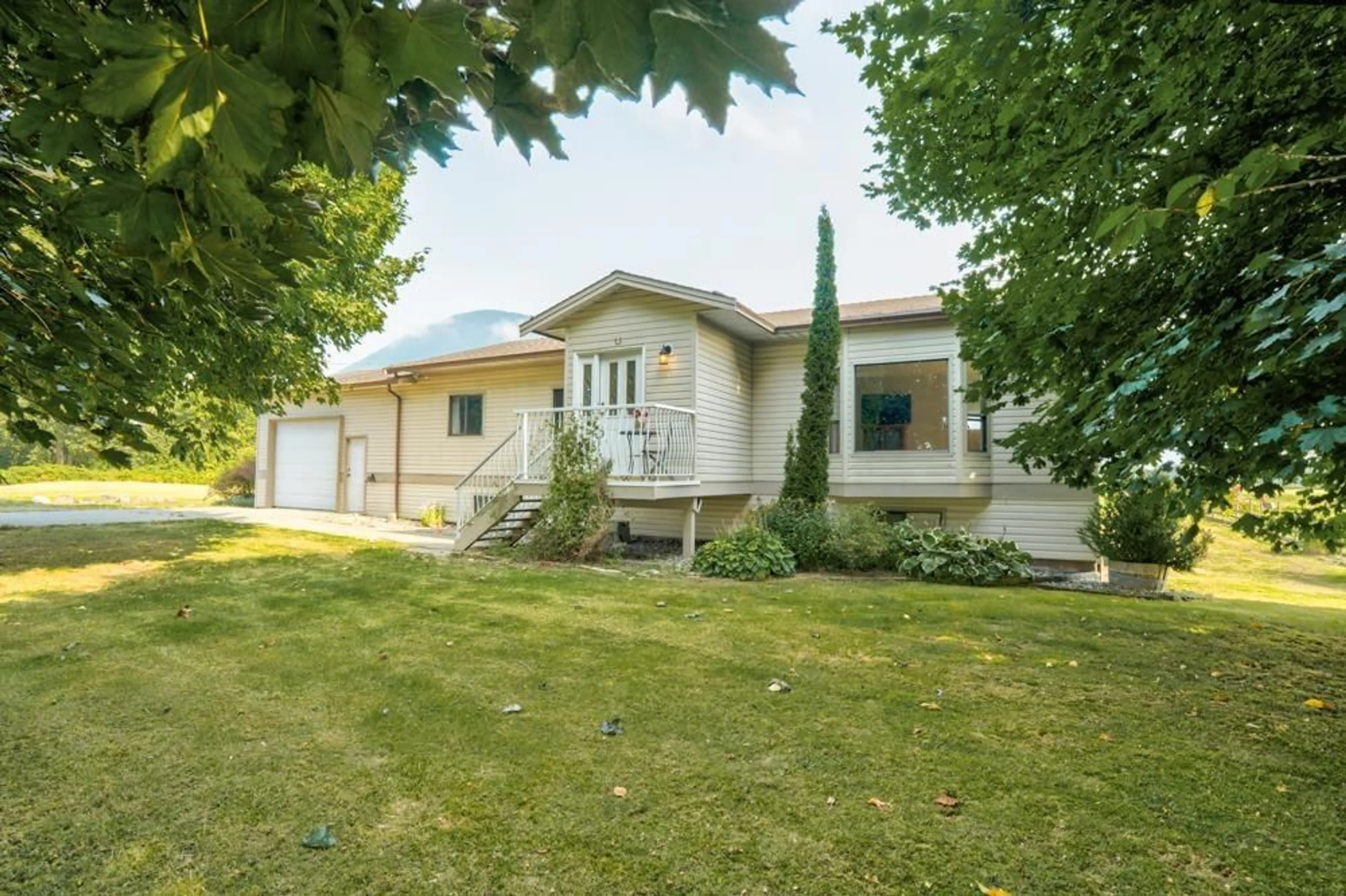Home with vinyl exterior material, street for 36707 MCKAMIE, Mission British Columbia V0M1H0