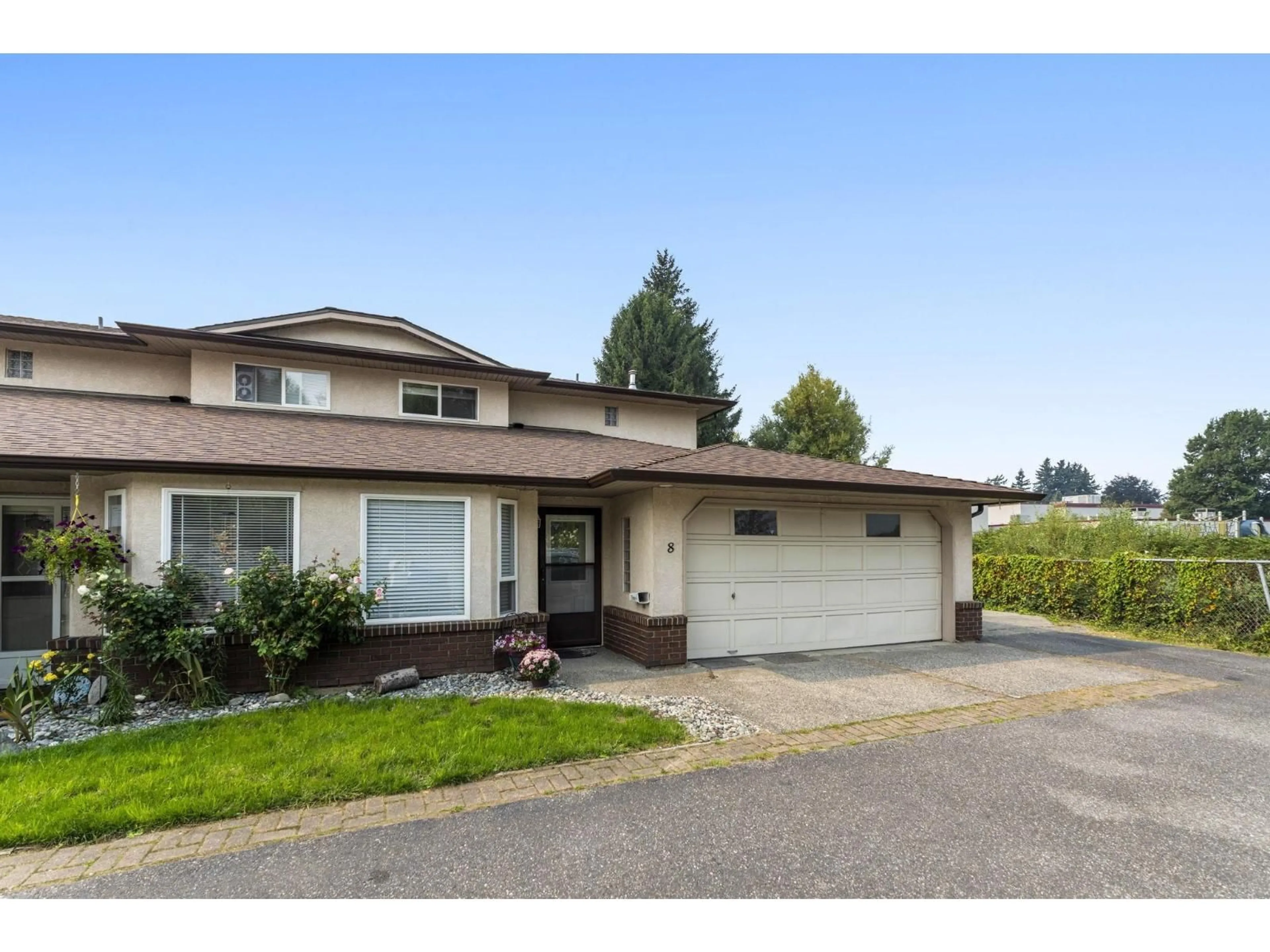 Home with vinyl exterior material, street for 8 - 46191 CESSNA DRIVE, Chilliwack British Columbia V2P1A7