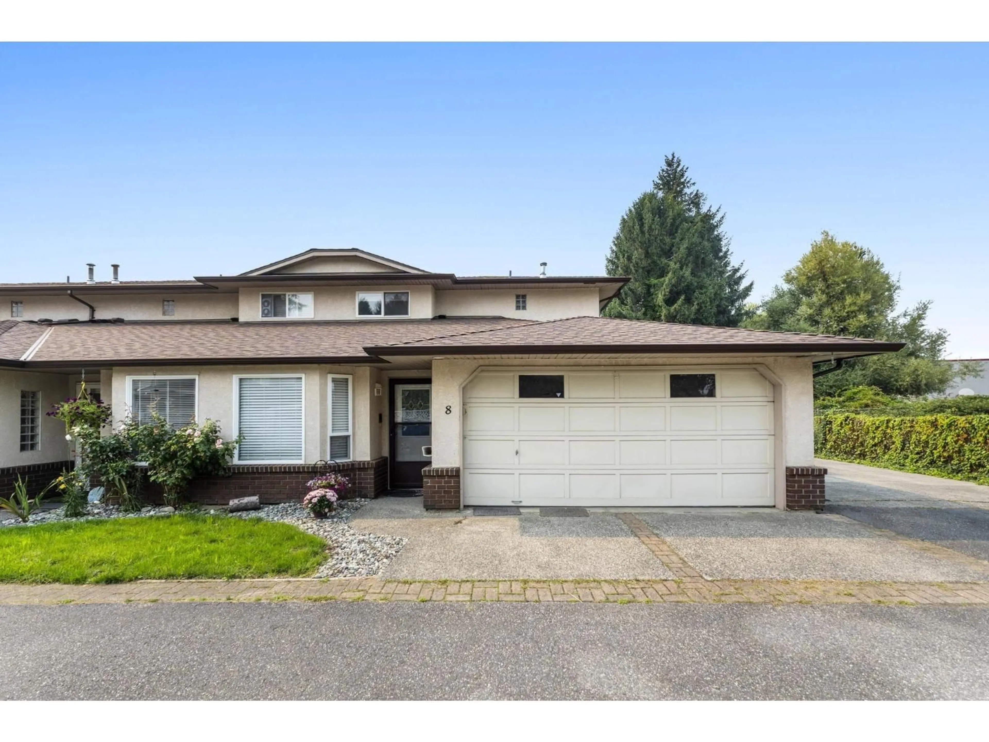 Home with vinyl exterior material, street for 8 - 46191 CESSNA DRIVE, Chilliwack British Columbia V2P1A7