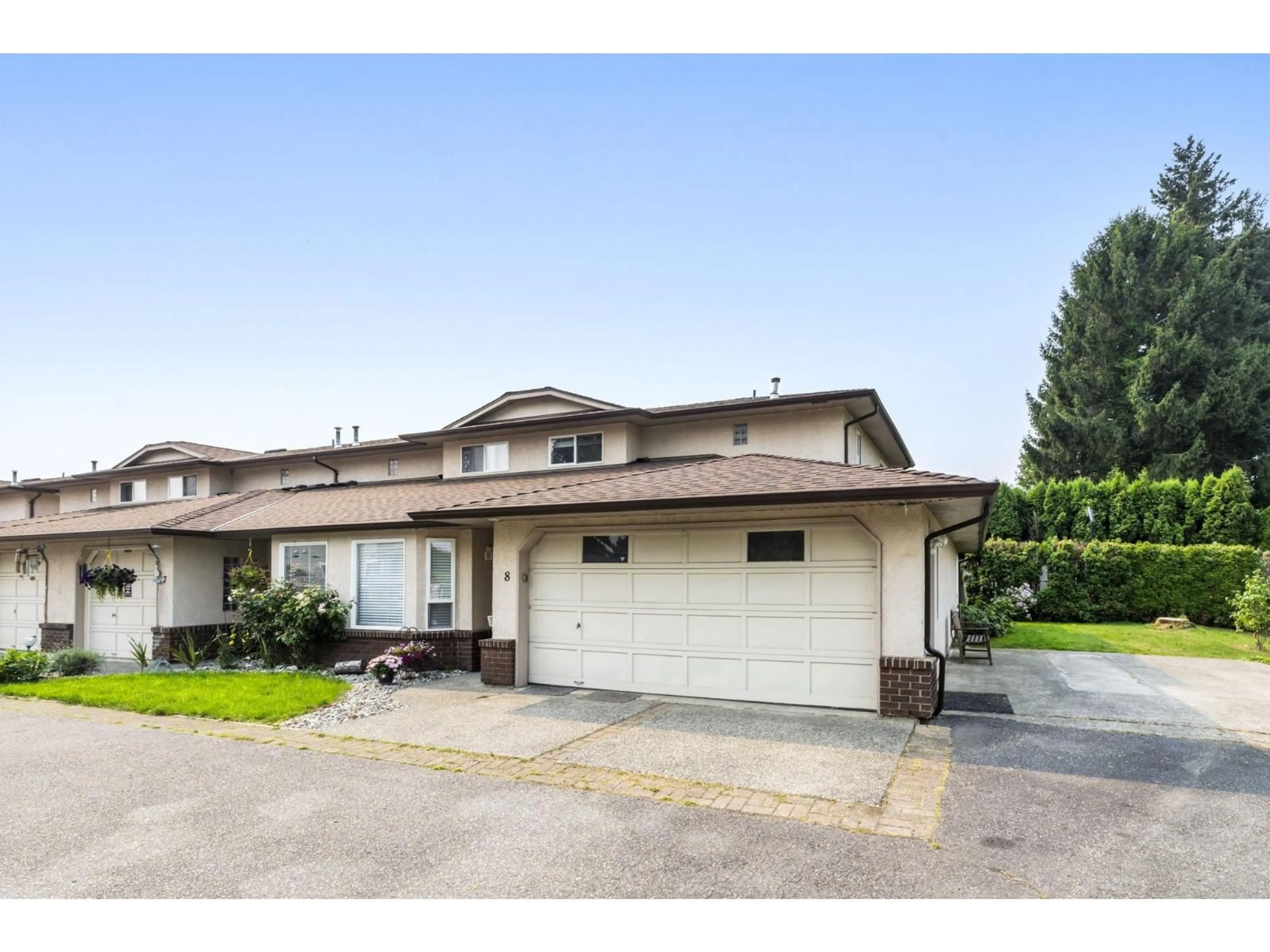 Unknown for 8 - 46191 CESSNA DRIVE, Chilliwack British Columbia V2P1A7
