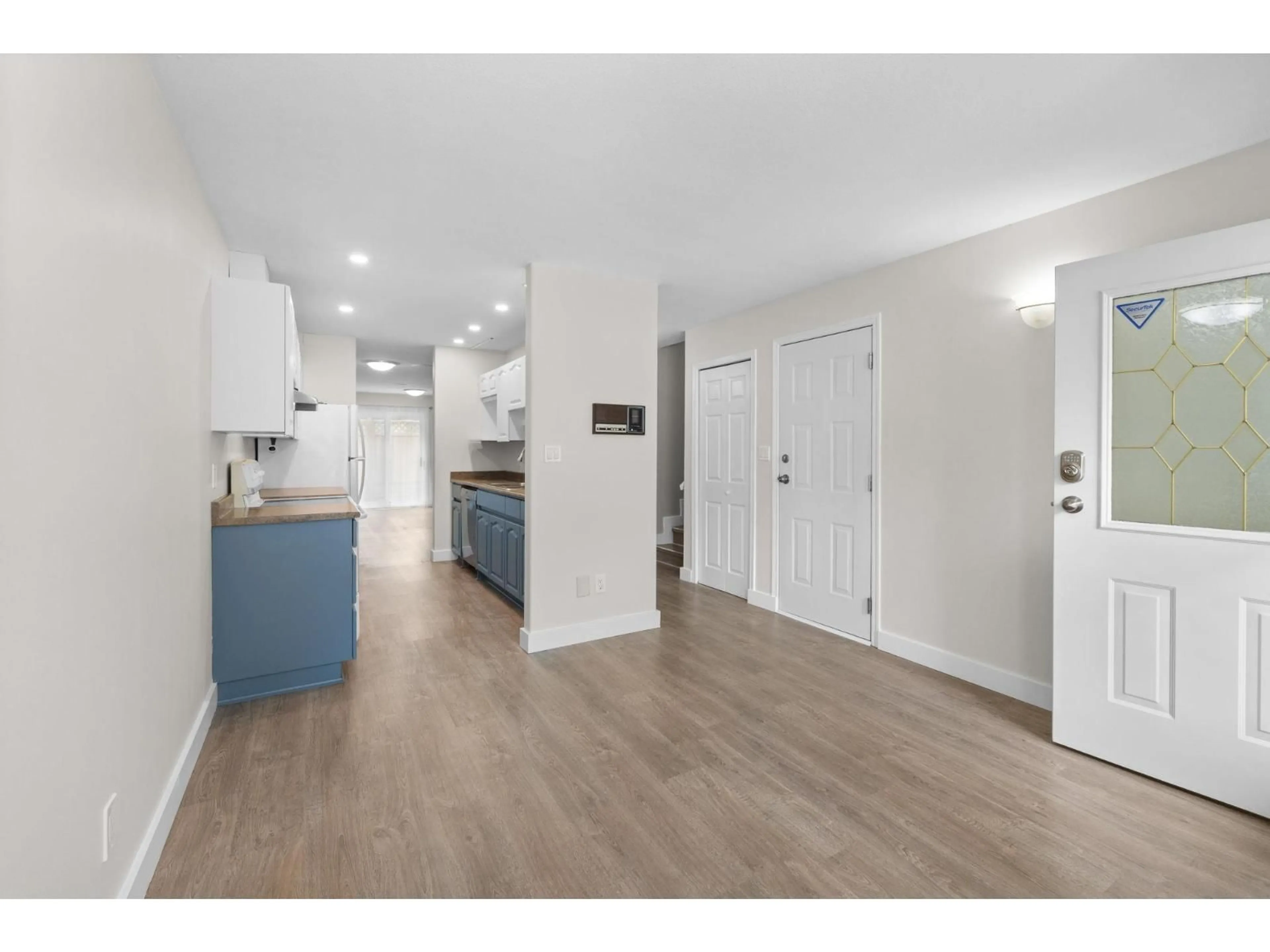 Open concept kitchen, wood/laminate floor for 8 - 46191 CESSNA DRIVE, Chilliwack British Columbia V2P1A7