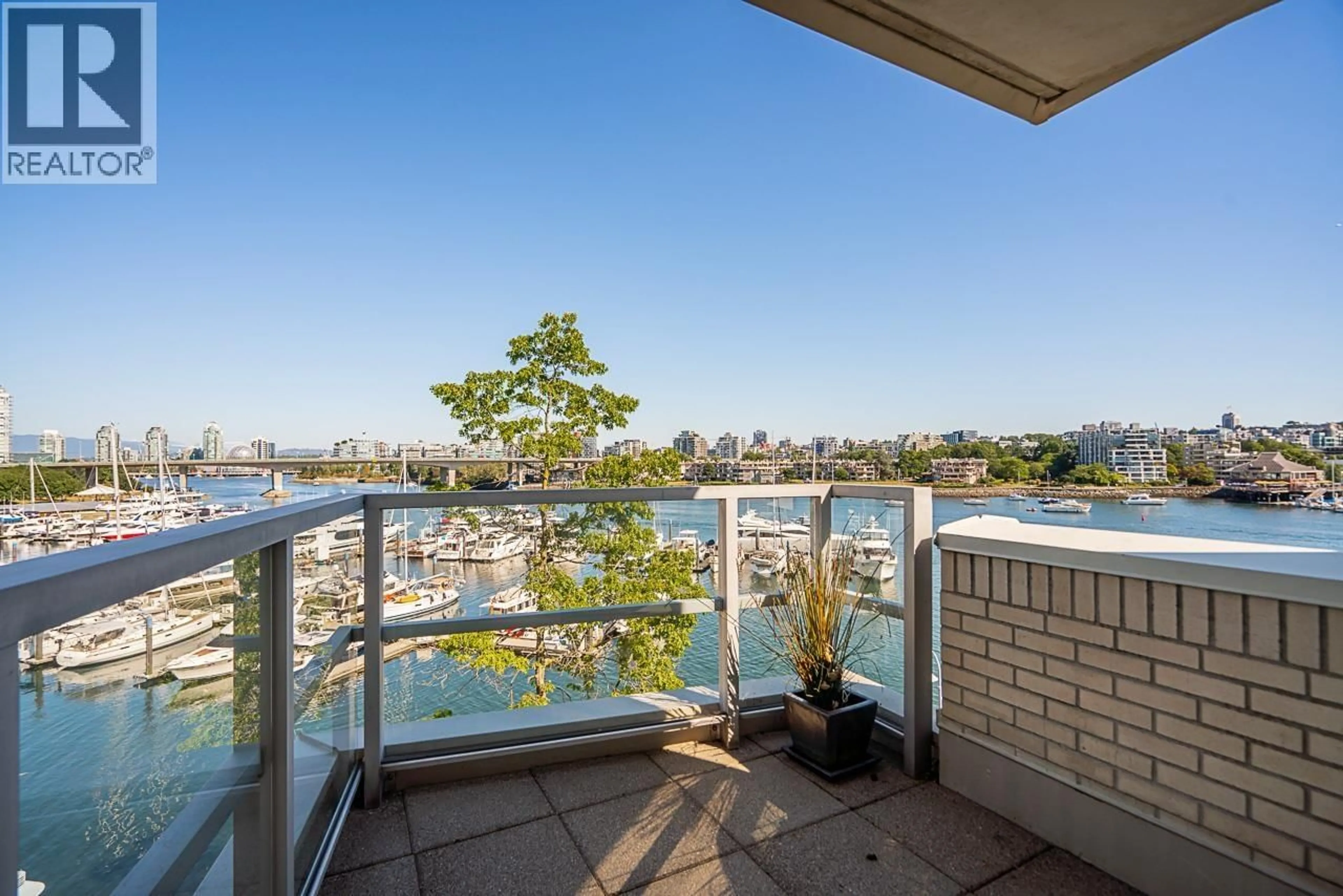 Balcony in the apartment, water/lake/river/ocean view for 319 - 1228 MARINASIDE CRESCENT, Vancouver British Columbia V6Z2W4