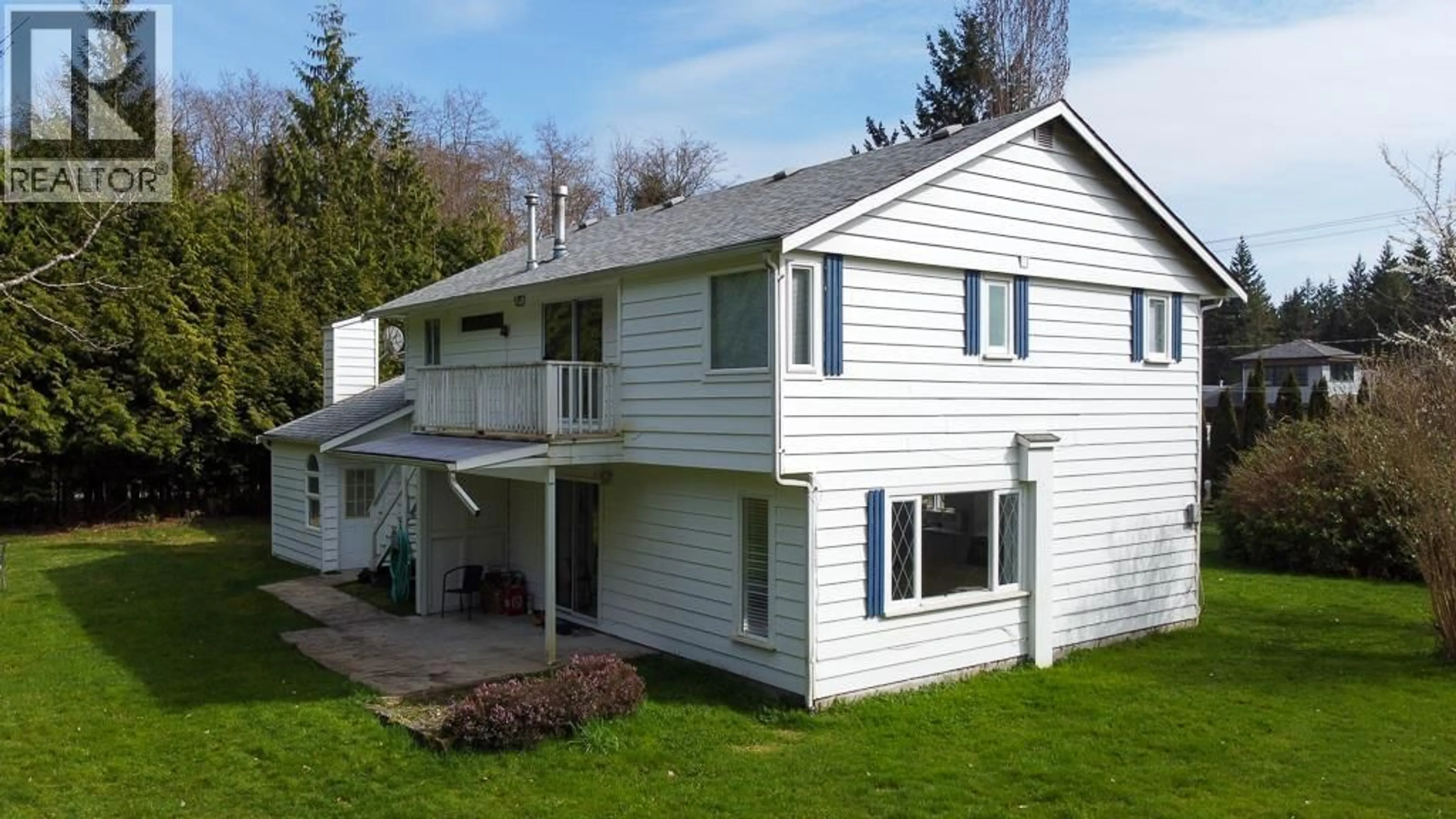 Home with vinyl exterior material, building for 1186 SUNSHINE COAST HIGHWAY, Gibsons British Columbia V0N1V2