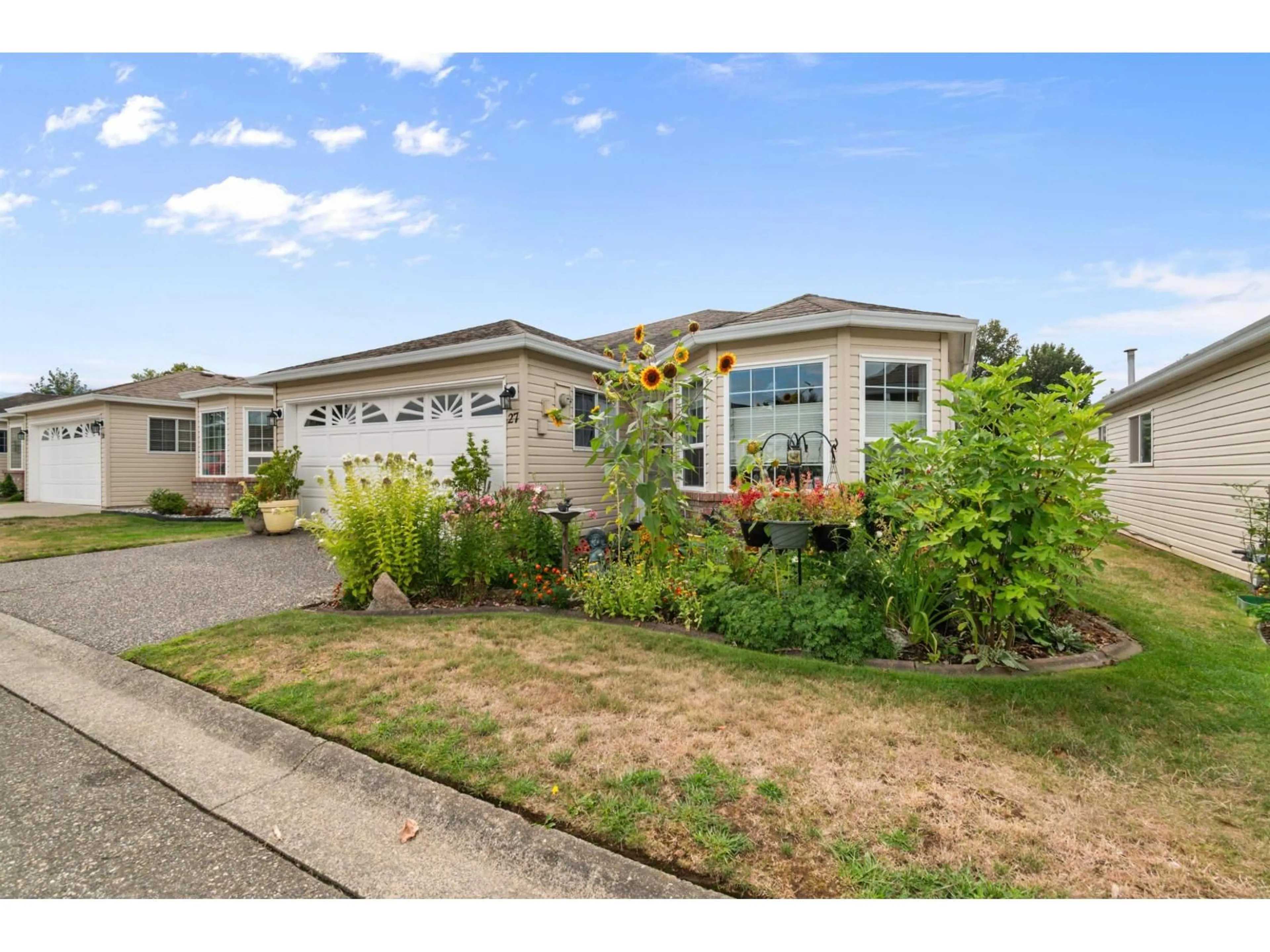 Home with vinyl exterior material, street for 27 - 8500 YOUNG ROAD, Chilliwack British Columbia V2P4P1
