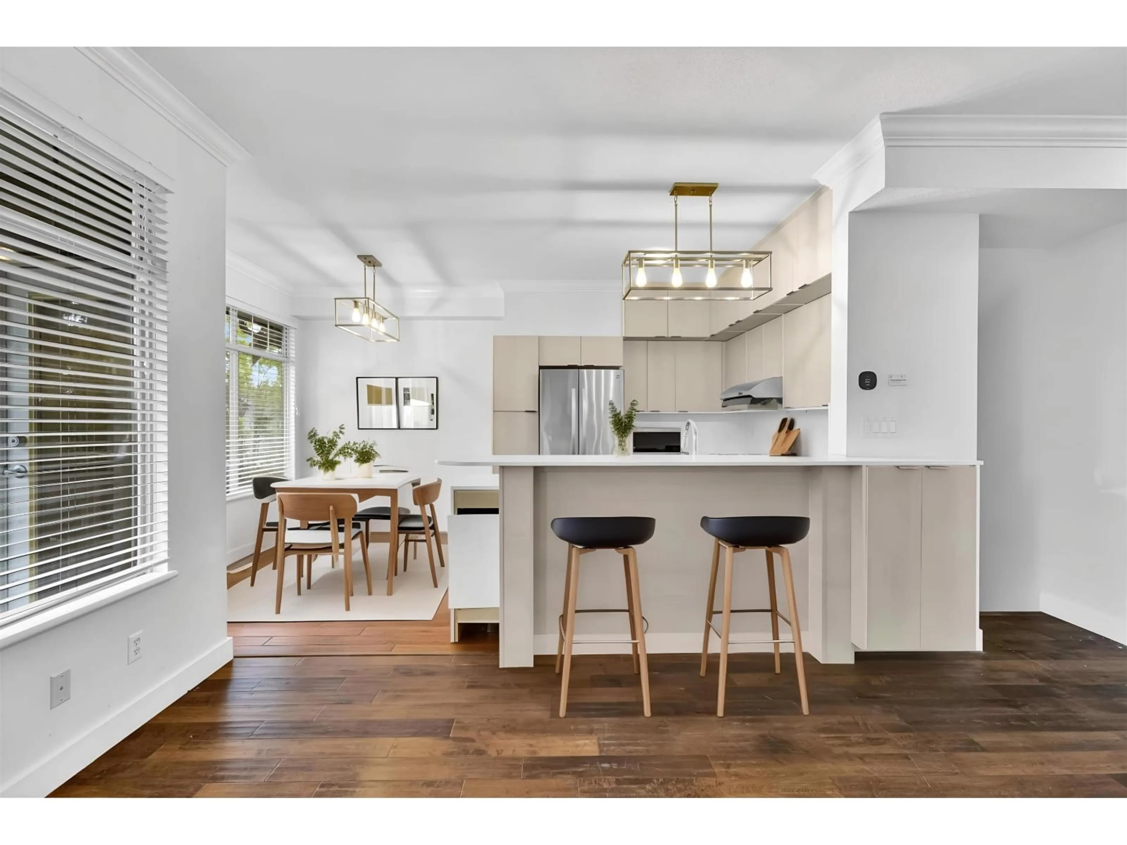 Open concept kitchen, wood/laminate floor for 22 - 15152 62A, Surrey British Columbia V3S1V1