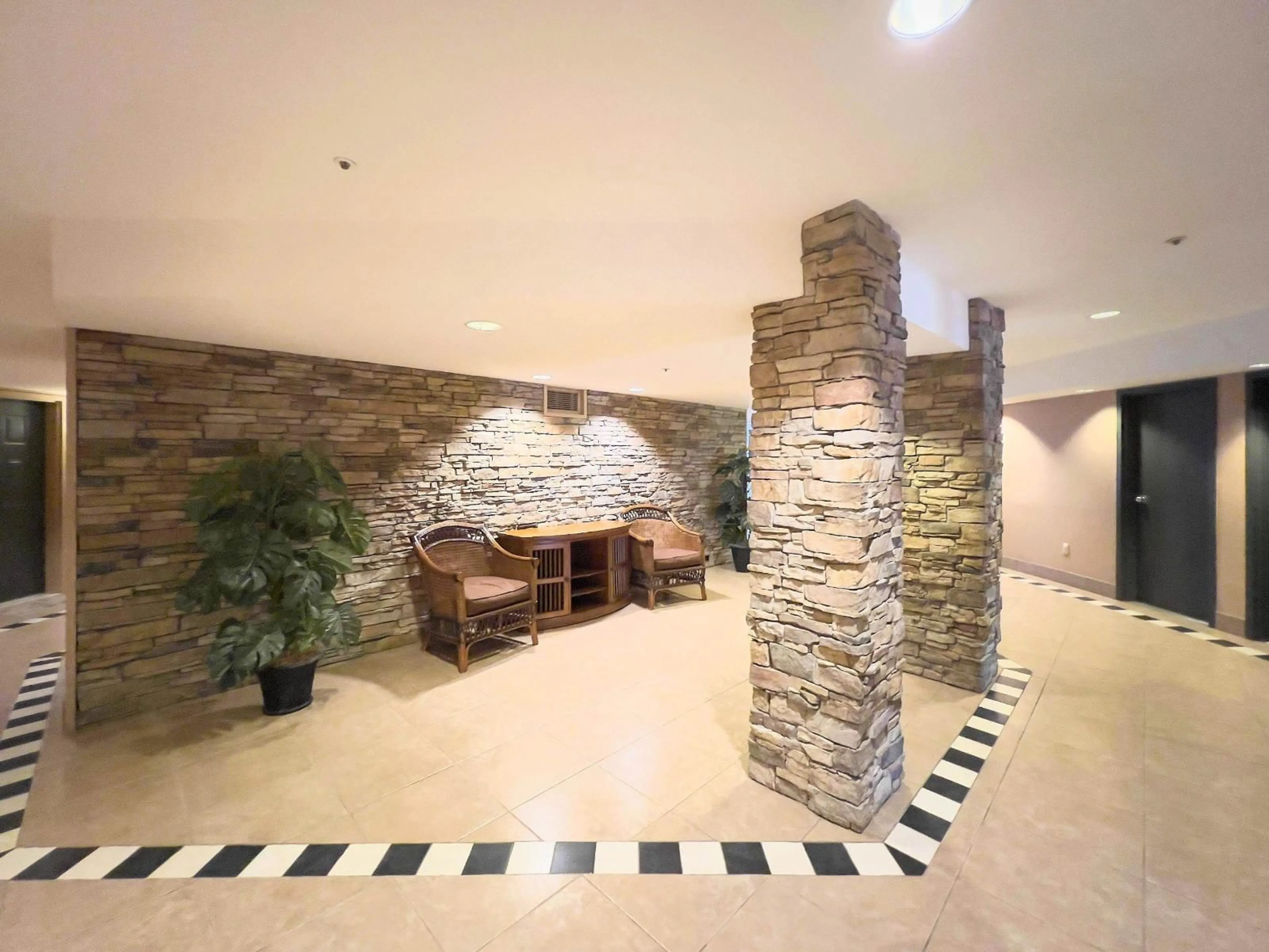 Lobby for 204 - 2700 MCCALLUM, Abbotsford British Columbia V2S6X9
