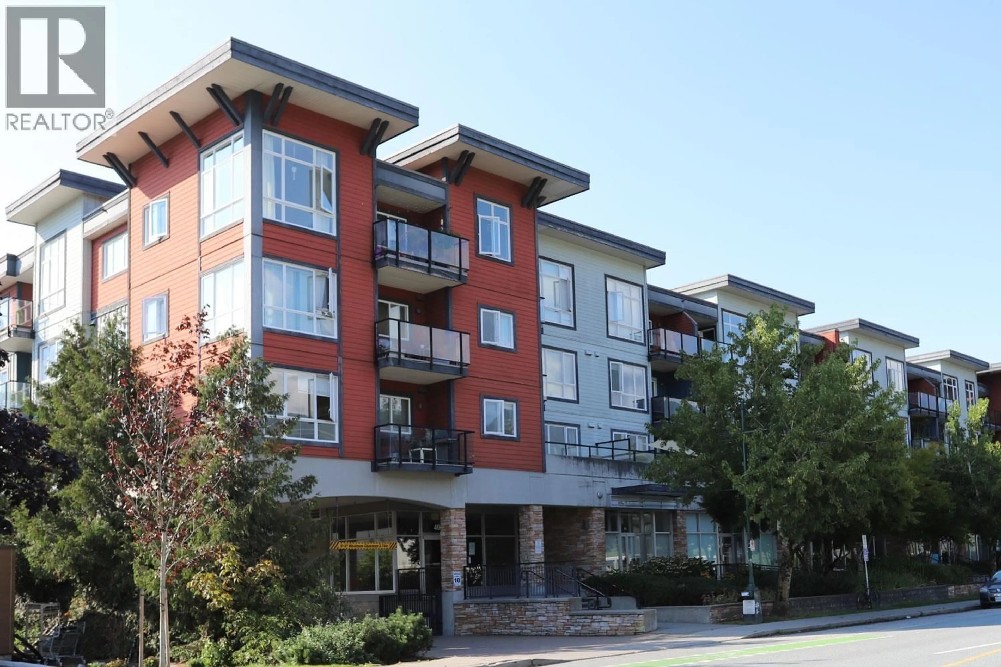 Patio, building for 215 - 40437 TANTALUS ROAD, Squamish British Columbia V0N1T0