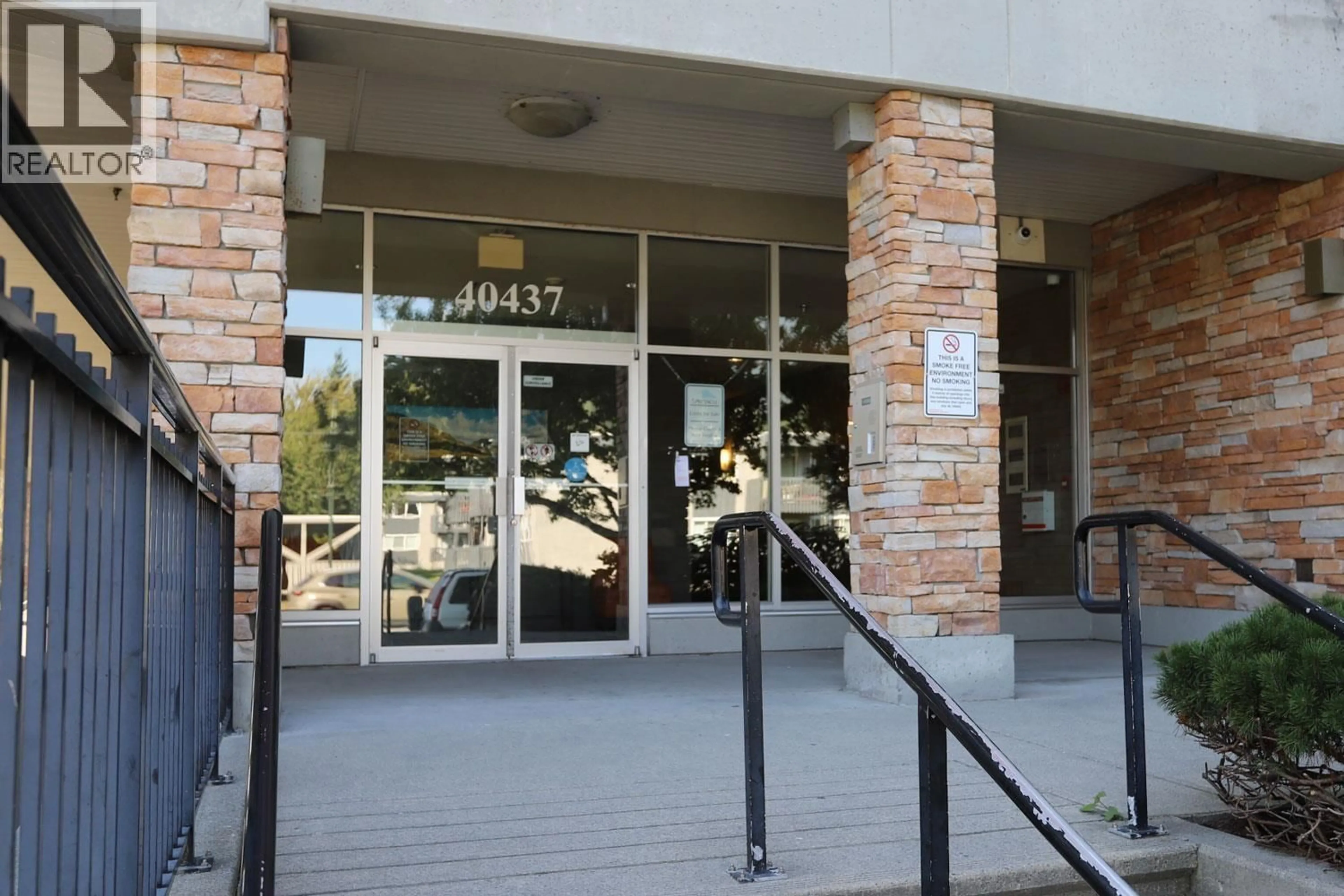 Lobby for 215 - 40437 TANTALUS ROAD, Squamish British Columbia V0N1T0