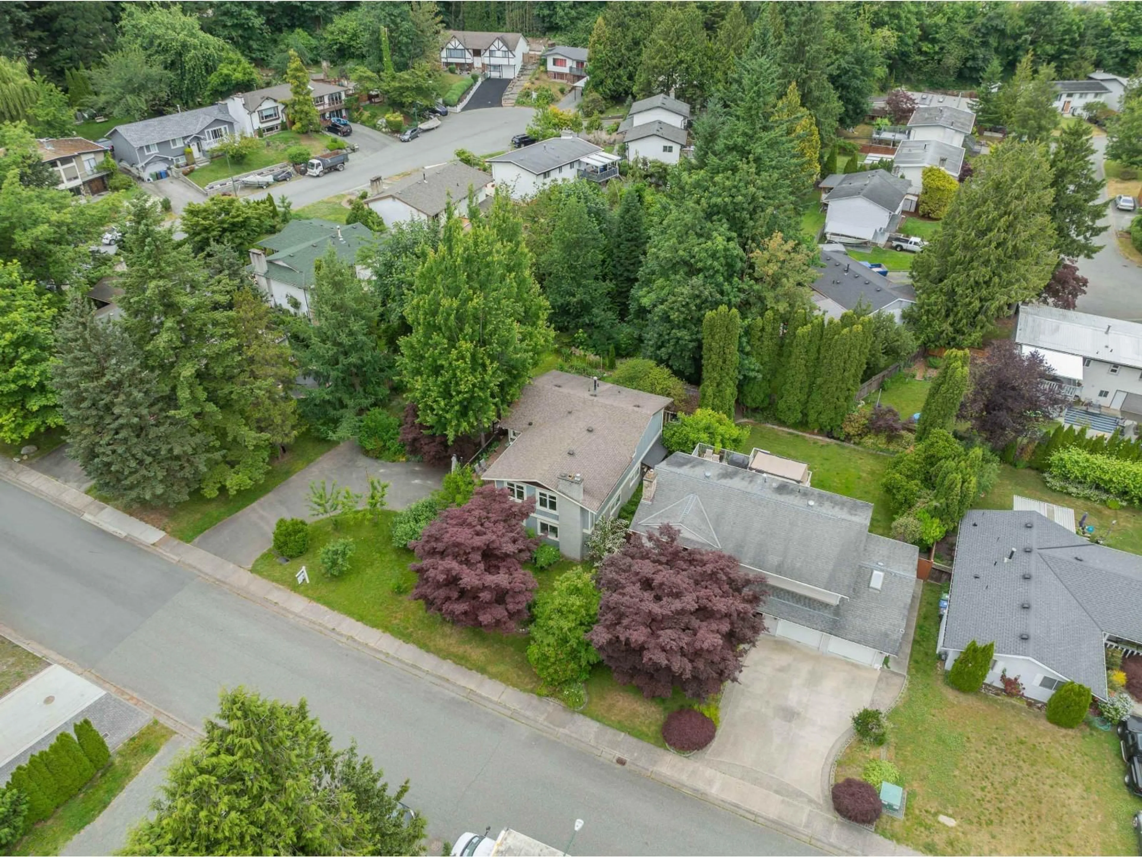 A pic from outside/outdoor area/front of a property/back of a property/a pic from drone, street for 34481 MERLIN, Abbotsford British Columbia V2S5K8