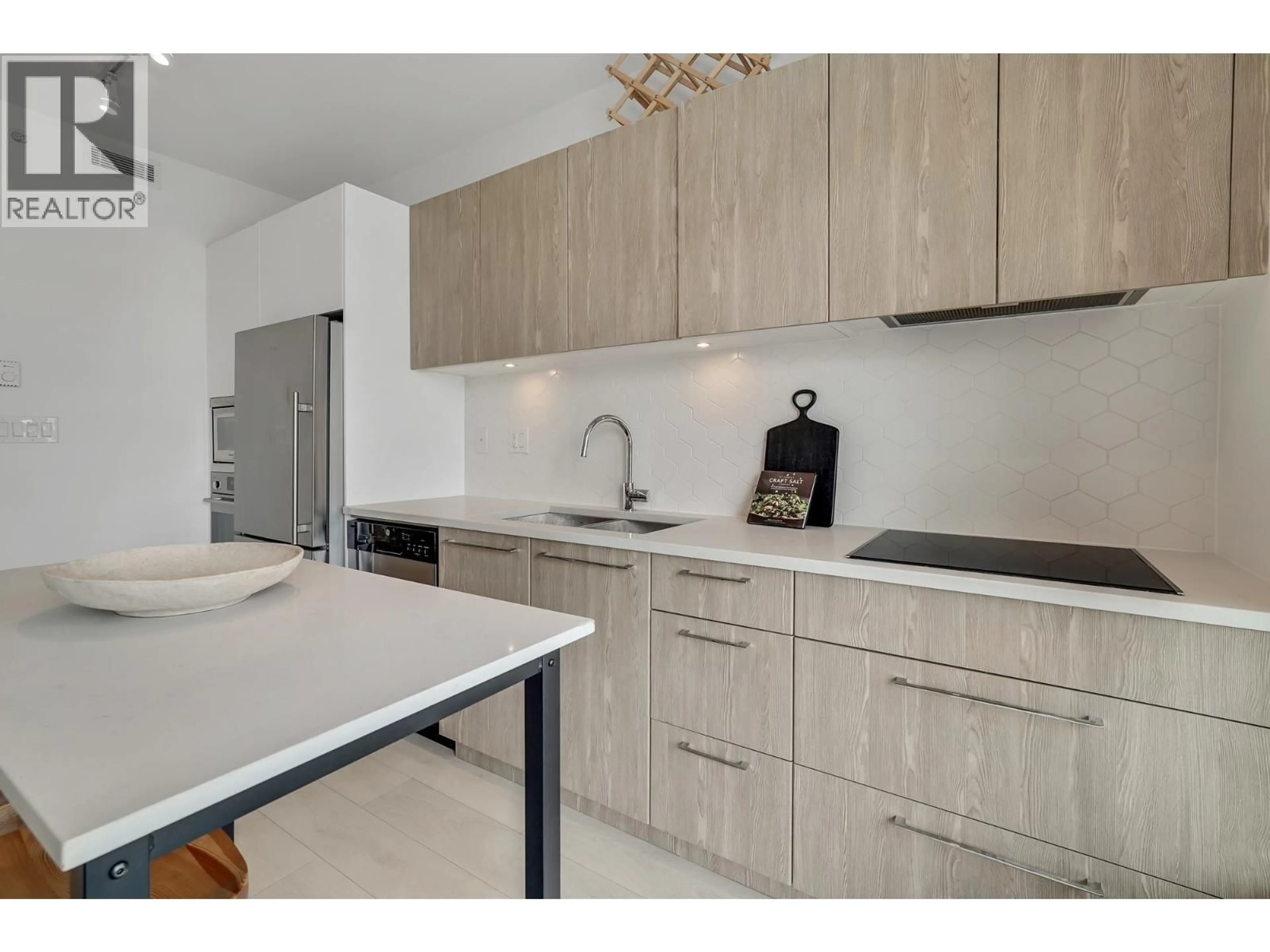 Standard kitchen, unknown for 606 - 691 NORTH ROAD, Coquitlam British Columbia V3J0H9