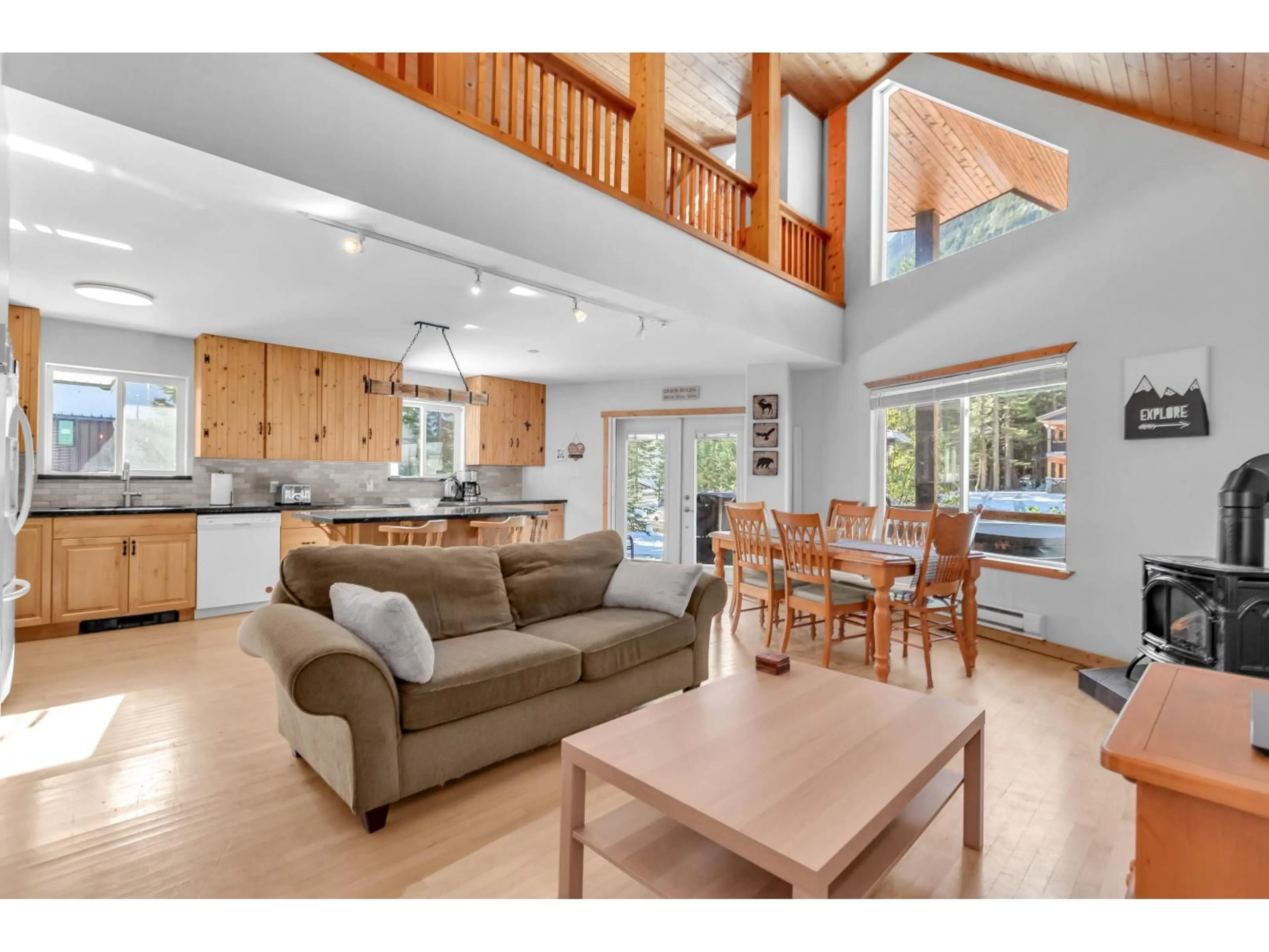 Open concept kitchen, unknown for 47075 SNOWMIST, Agassiz British Columbia V0M1A1