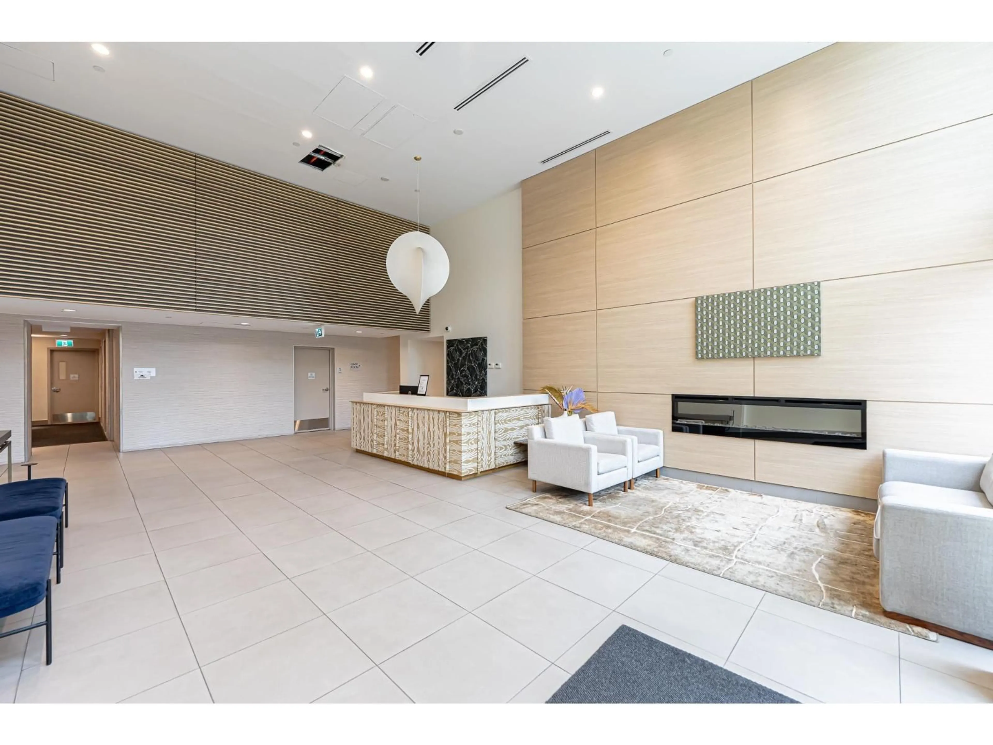 Lobby for 806 - 13318 104, Surrey British Columbia V3T1V4
