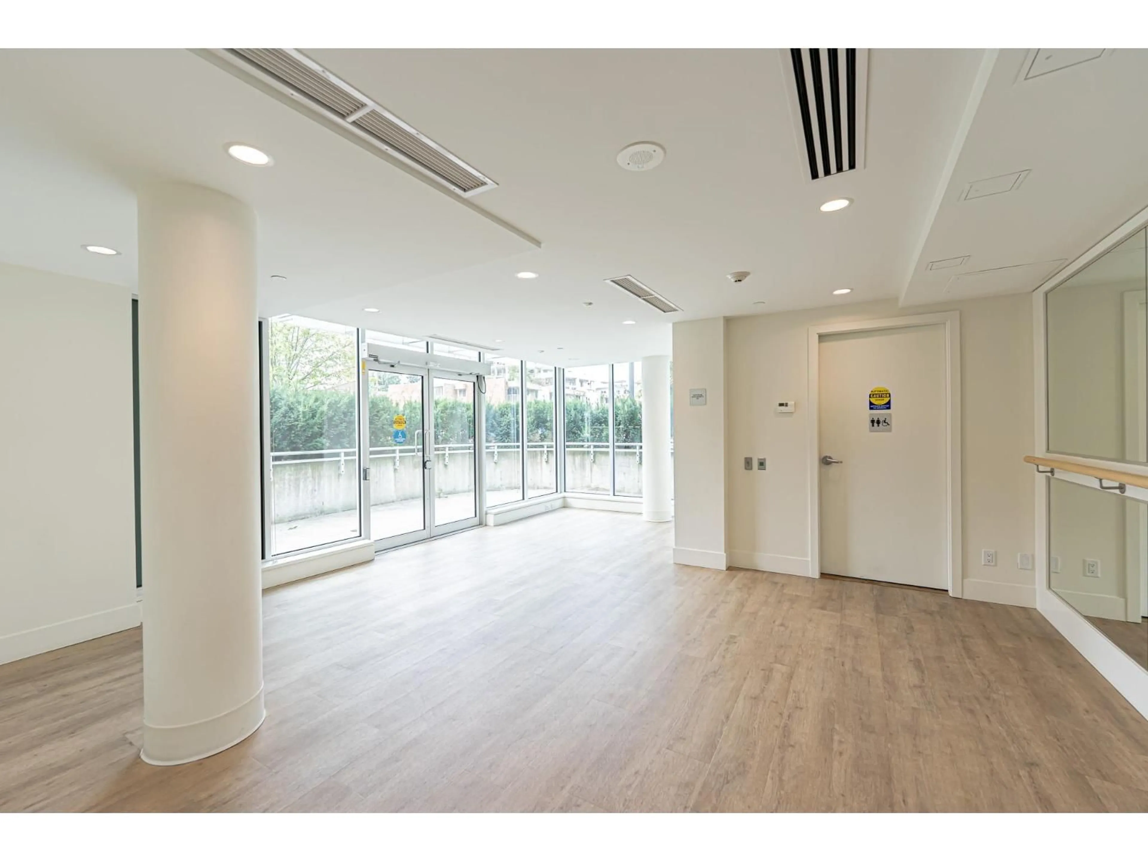 Indoor foyer for 806 - 13318 104, Surrey British Columbia V3T1V4