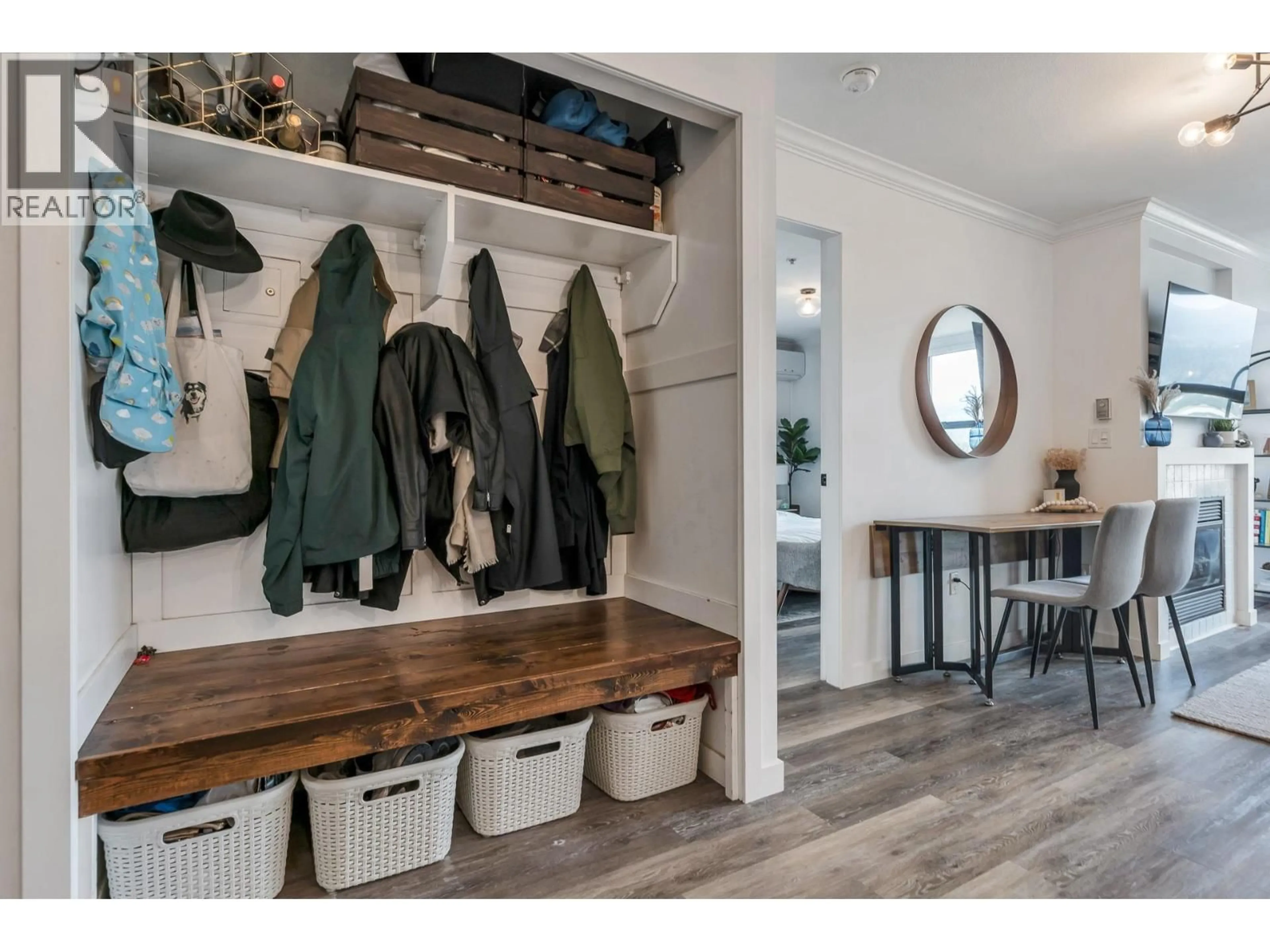 Indoor entryway for 4004 - 84 GRANT STREET, Port Moody British Columbia V3H0B5