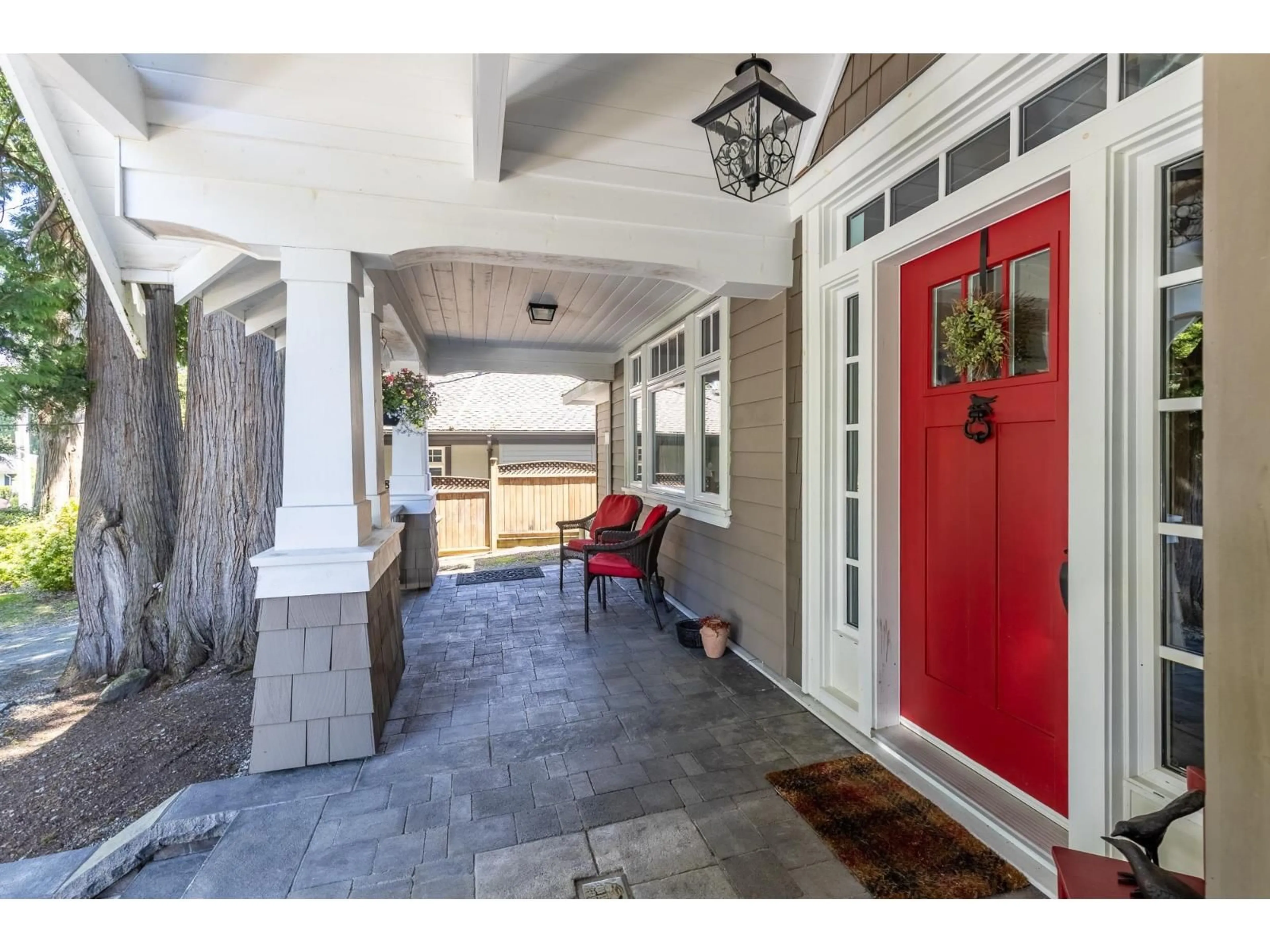 Indoor entryway for 12522 26A, Surrey British Columbia V4A2M3