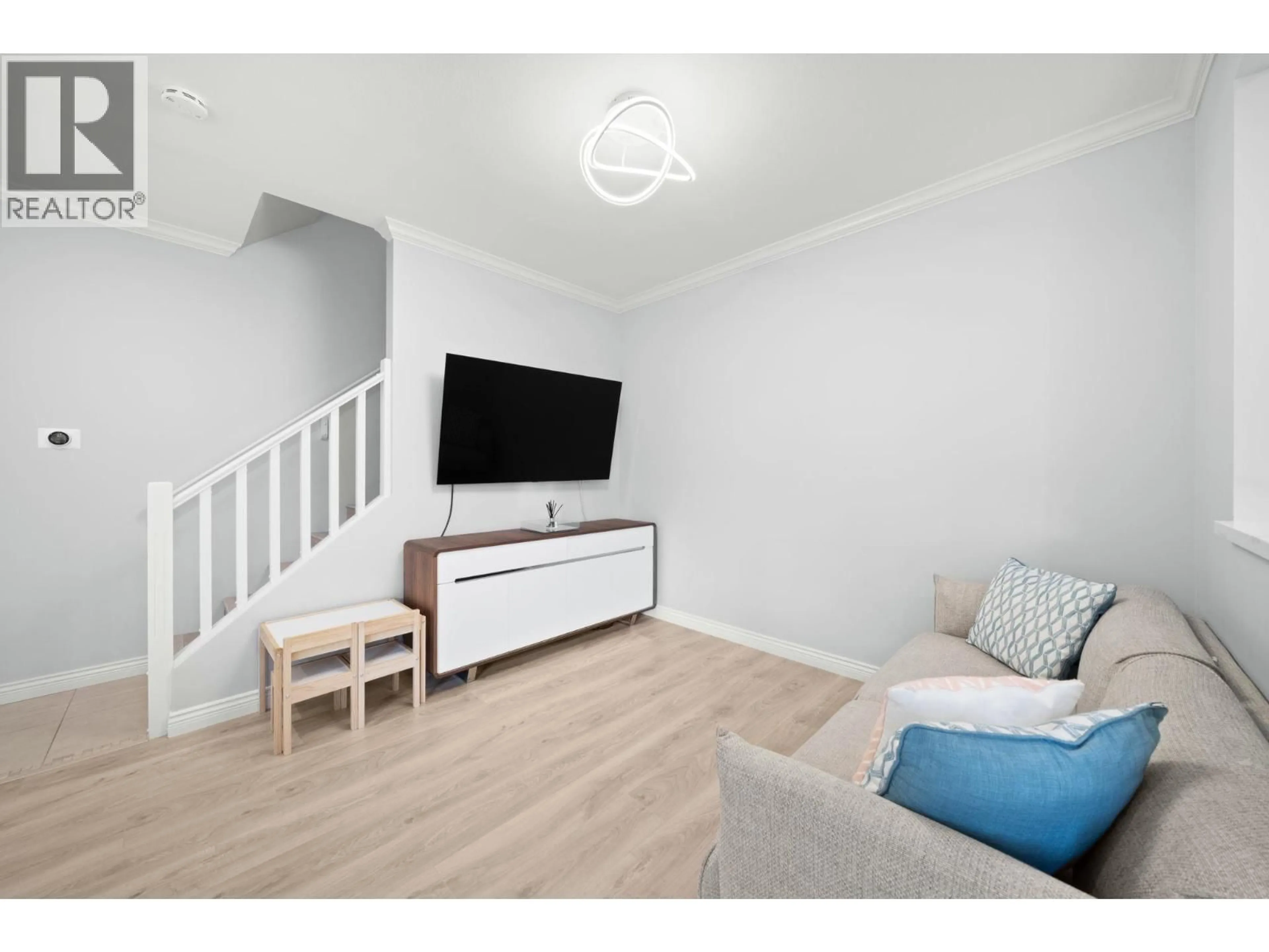 Living room with furniture, wood/laminate floor for 9 - 11100 NO 1 ROAD, Richmond British Columbia V7E1S5