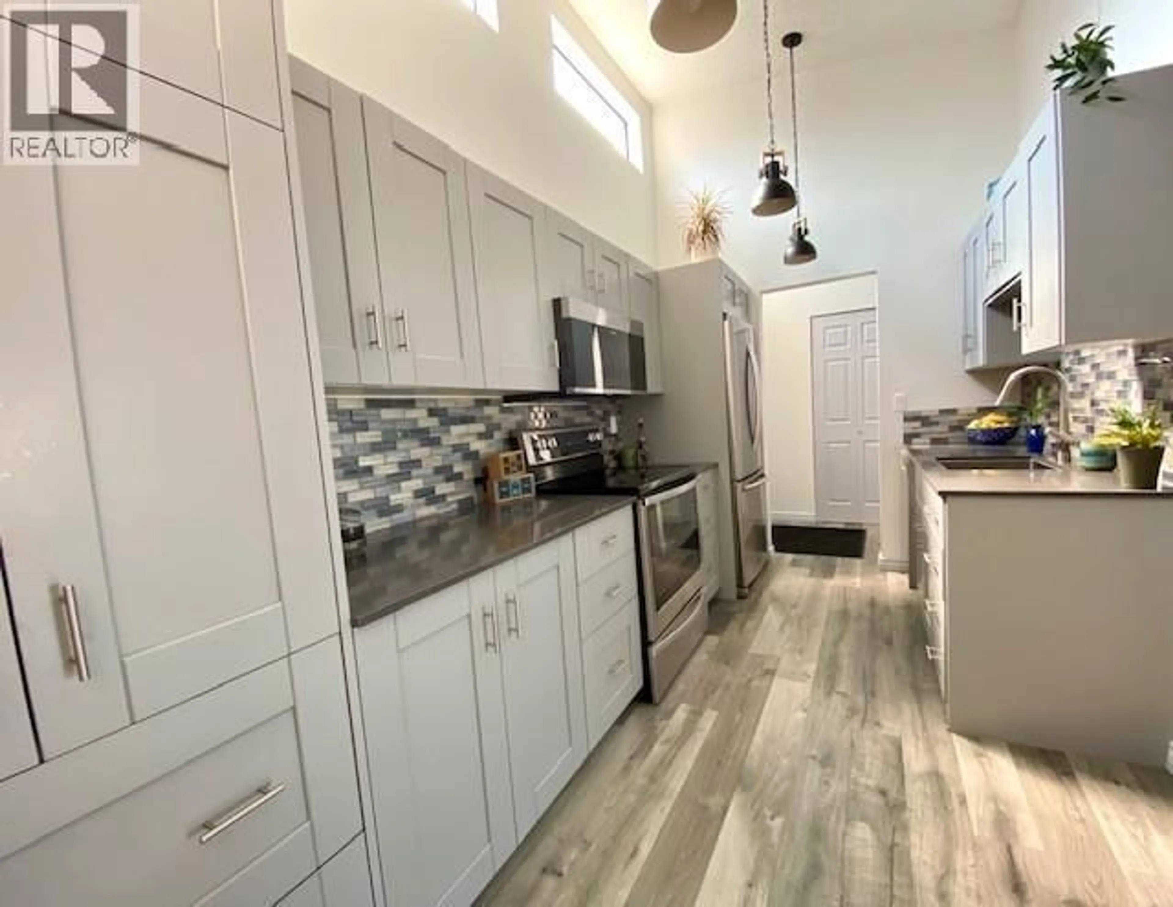 Open concept kitchen, ceramic/tile floor for 309 - 550 6TH AVENUE, Vancouver British Columbia V5T4H2