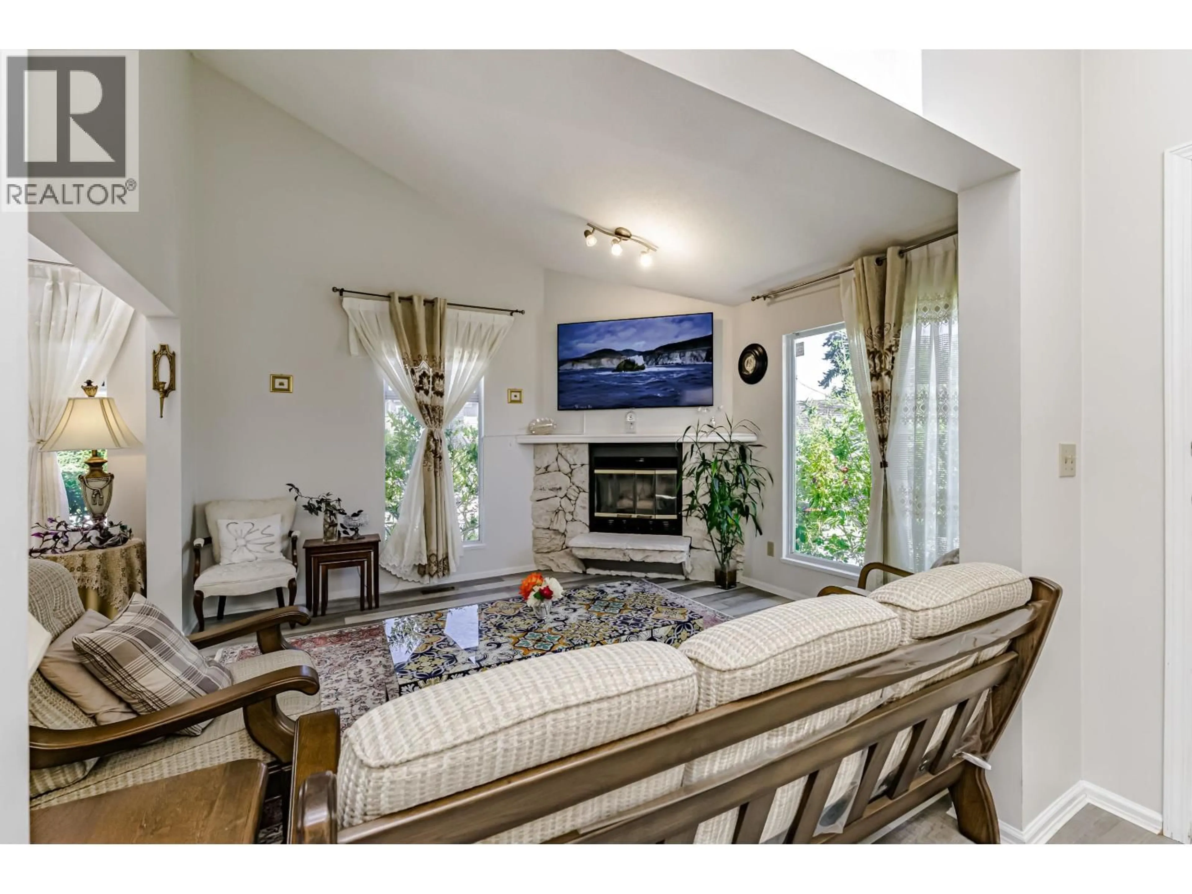 Living room with furniture, unknown for 1472 VILLAGE GREEN WYND, Tsawwassen British Columbia V4L2K4
