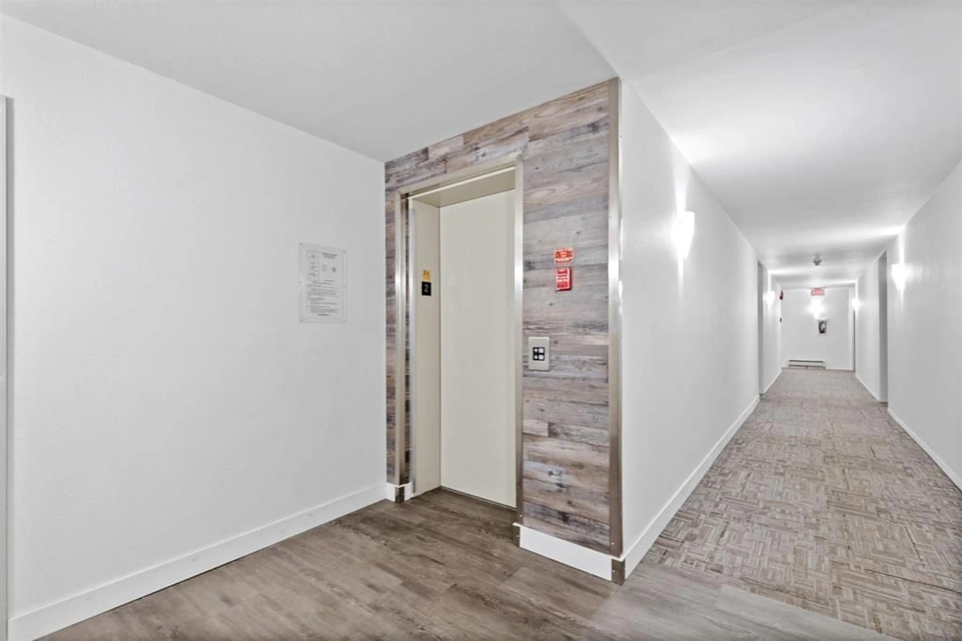 Indoor foyer for 205 - 45702 WATSON ROAD, Chilliwack British Columbia V2R3E6