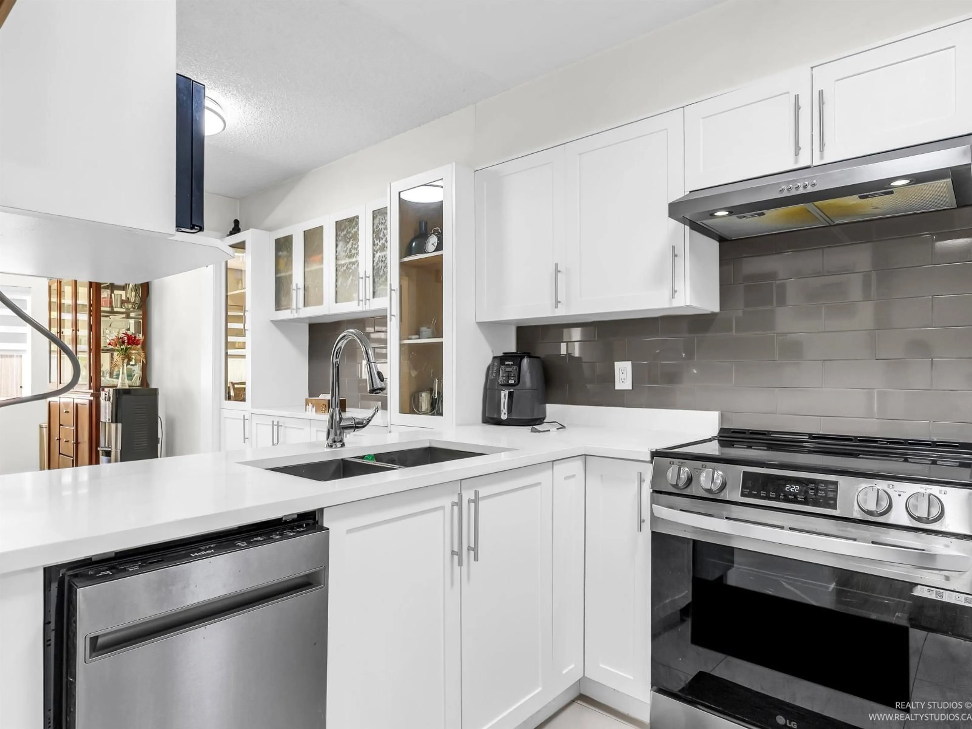 Open concept kitchen, ceramic/tile floor for 13504 79A, Surrey British Columbia V3W2Z2