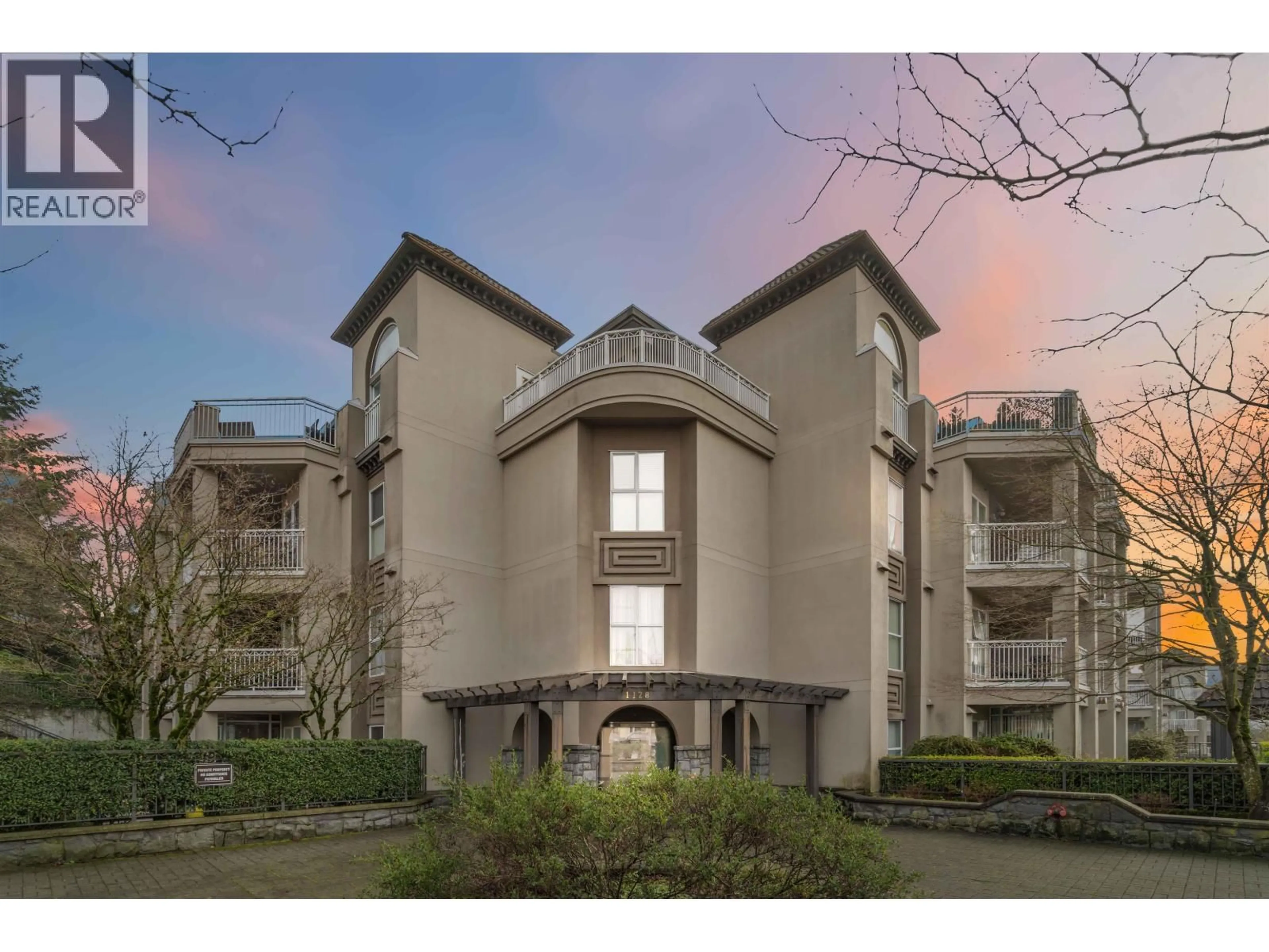 A pic from outside/outdoor area/front of a property/back of a property/a pic from drone, building for 402 - 1128 SIXTH AVENUE, New Westminster British Columbia V3M6V8