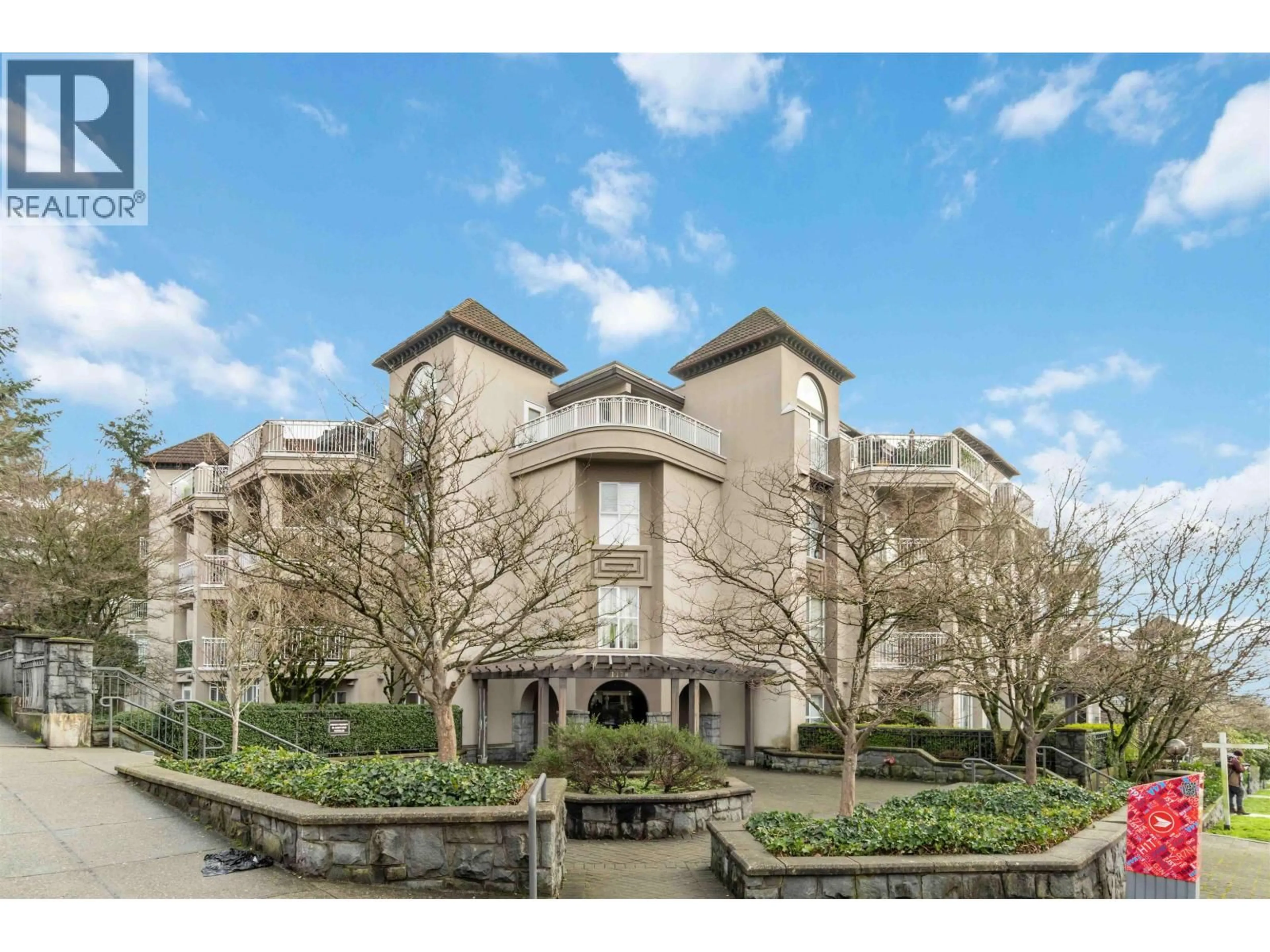 A pic from outside/outdoor area/front of a property/back of a property/a pic from drone, unknown for 402 - 1128 SIXTH AVENUE, New Westminster British Columbia V3M6V8