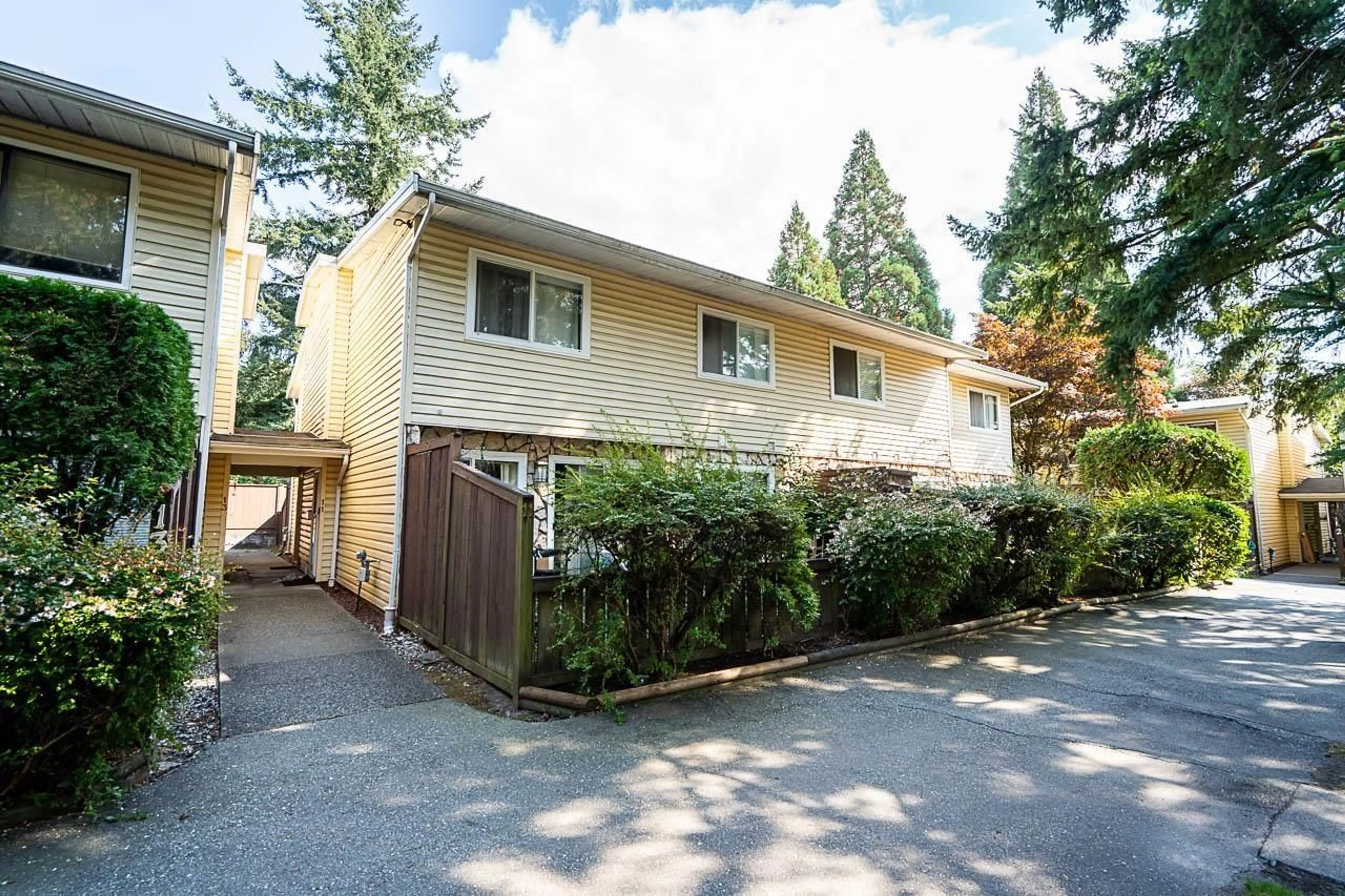 Unknown for 12 - 9402 122, Surrey British Columbia V3V4L6