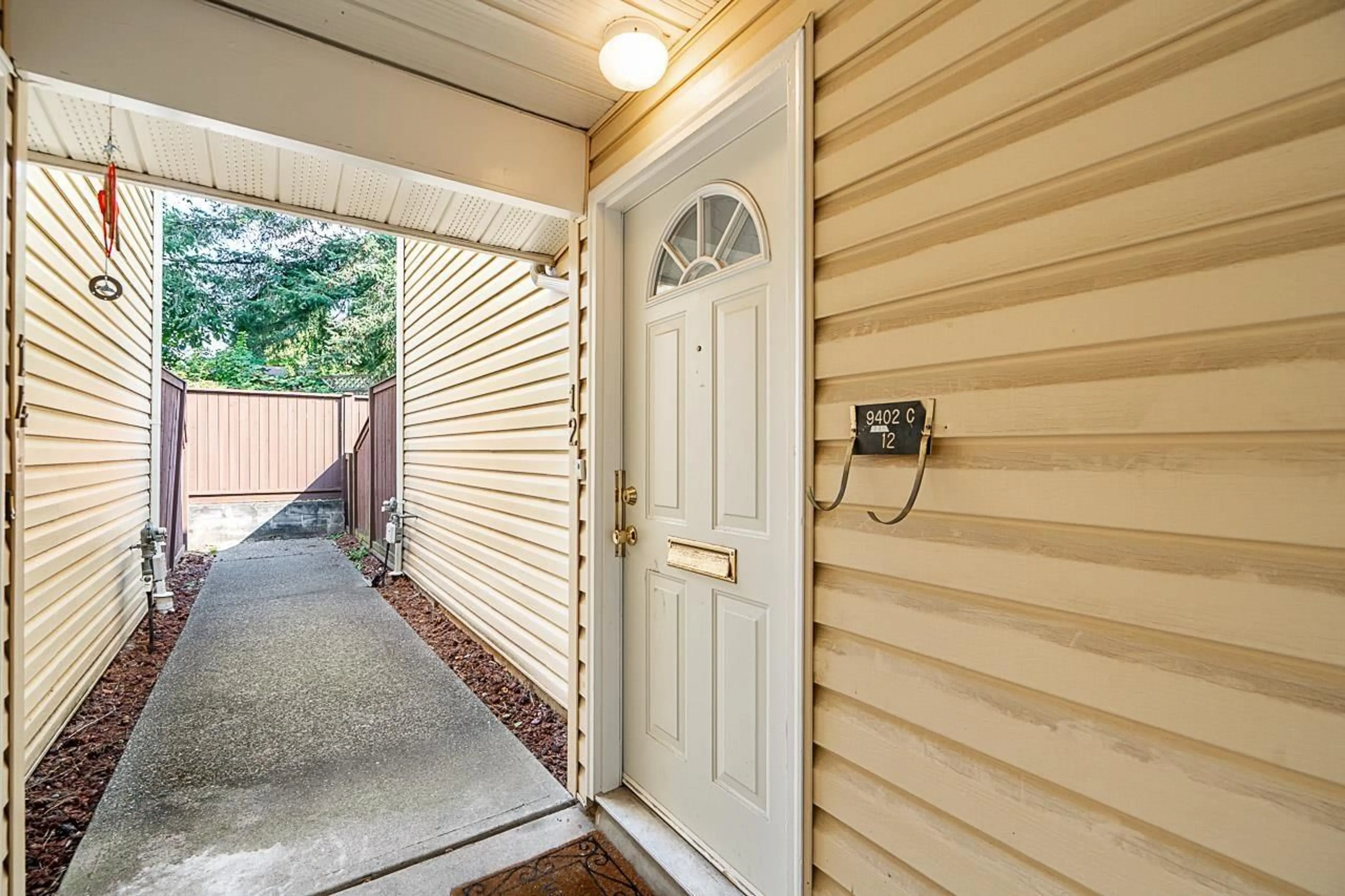 Indoor entryway for 12 - 9402 122, Surrey British Columbia V3V4L6