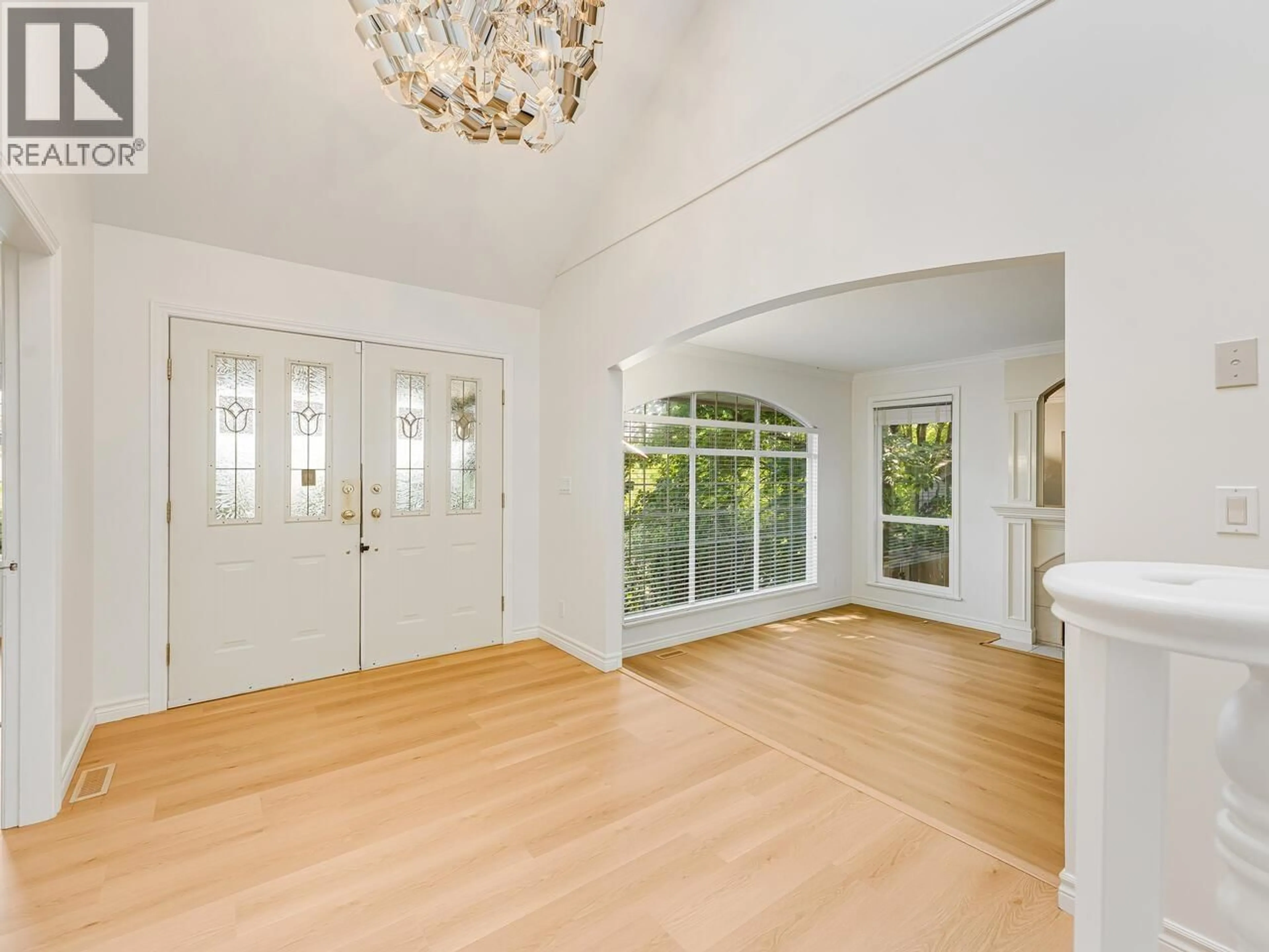 Indoor foyer for 736 CLEARWATER WAY, Coquitlam British Columbia V3C6A3