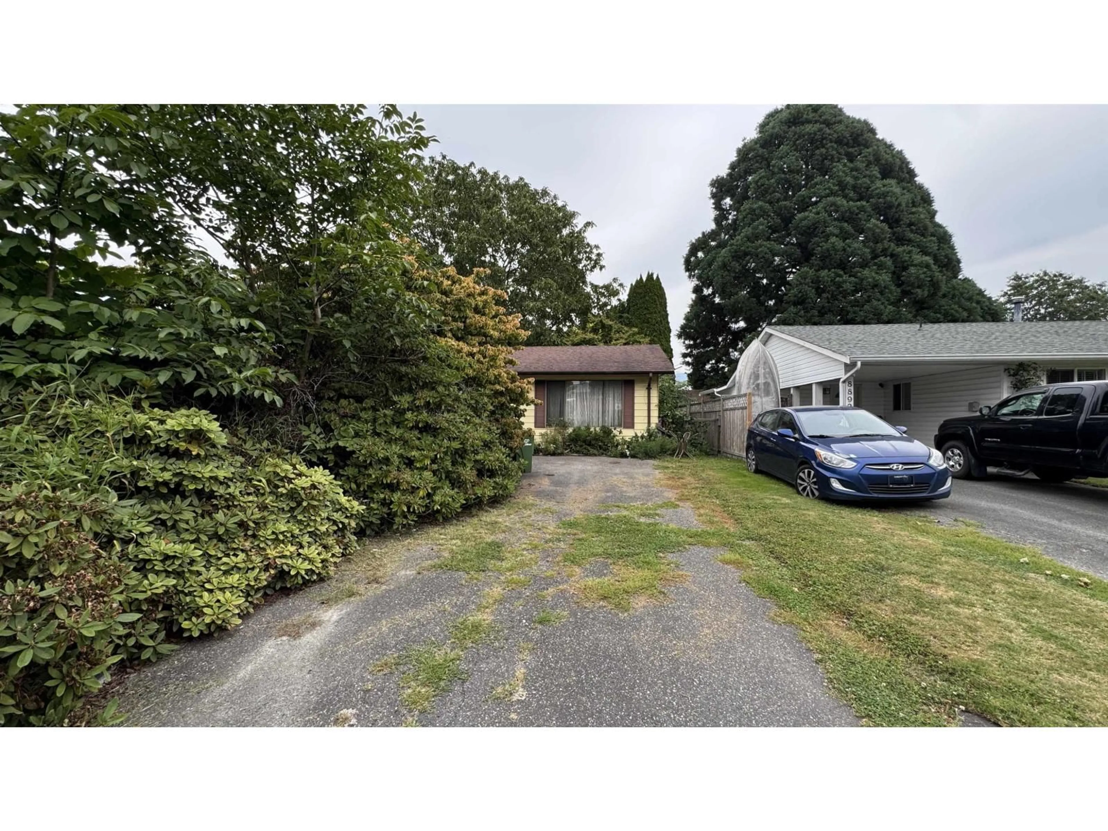 A pic from outside/outdoor area/front of a property/back of a property/a pic from drone, street for 8900 CHARLES STREET, Chilliwack British Columbia V2P7H8