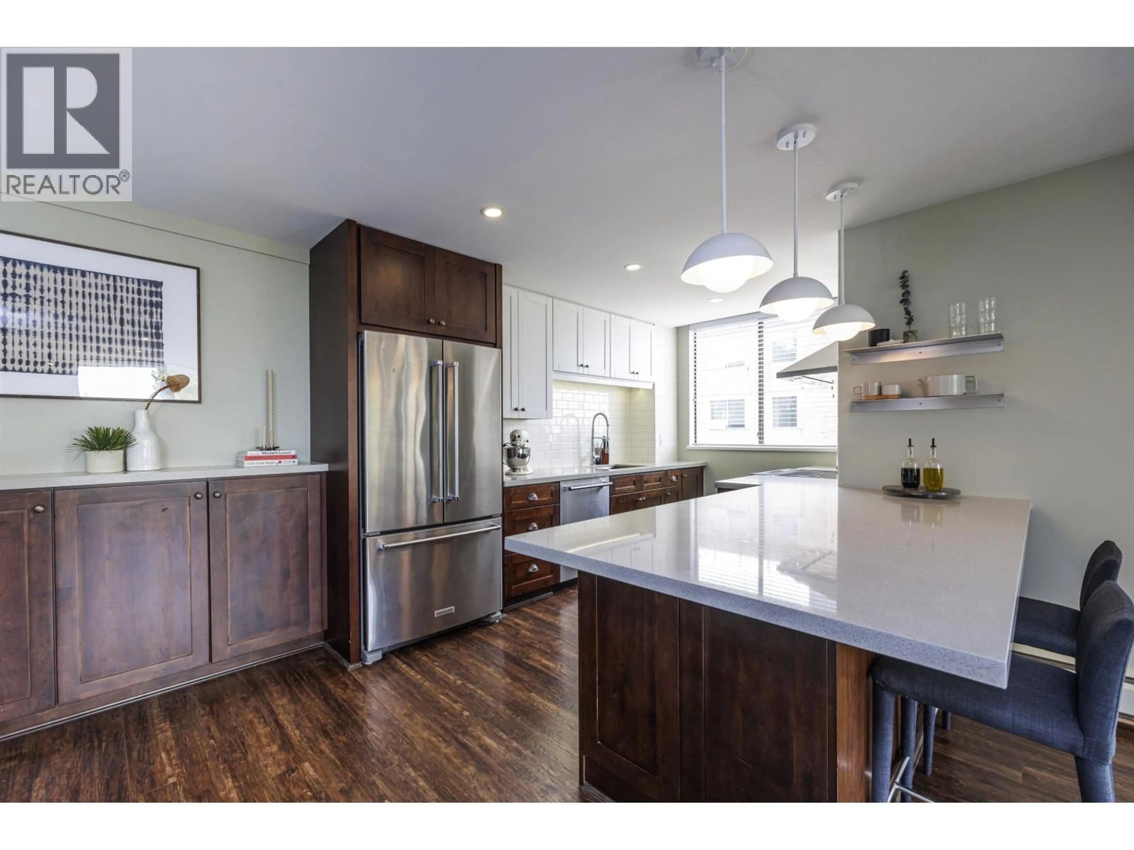 Open concept kitchen, wood/laminate floor for 302 - 540 LONSDALE AVENUE, North Vancouver British Columbia V7M2G7