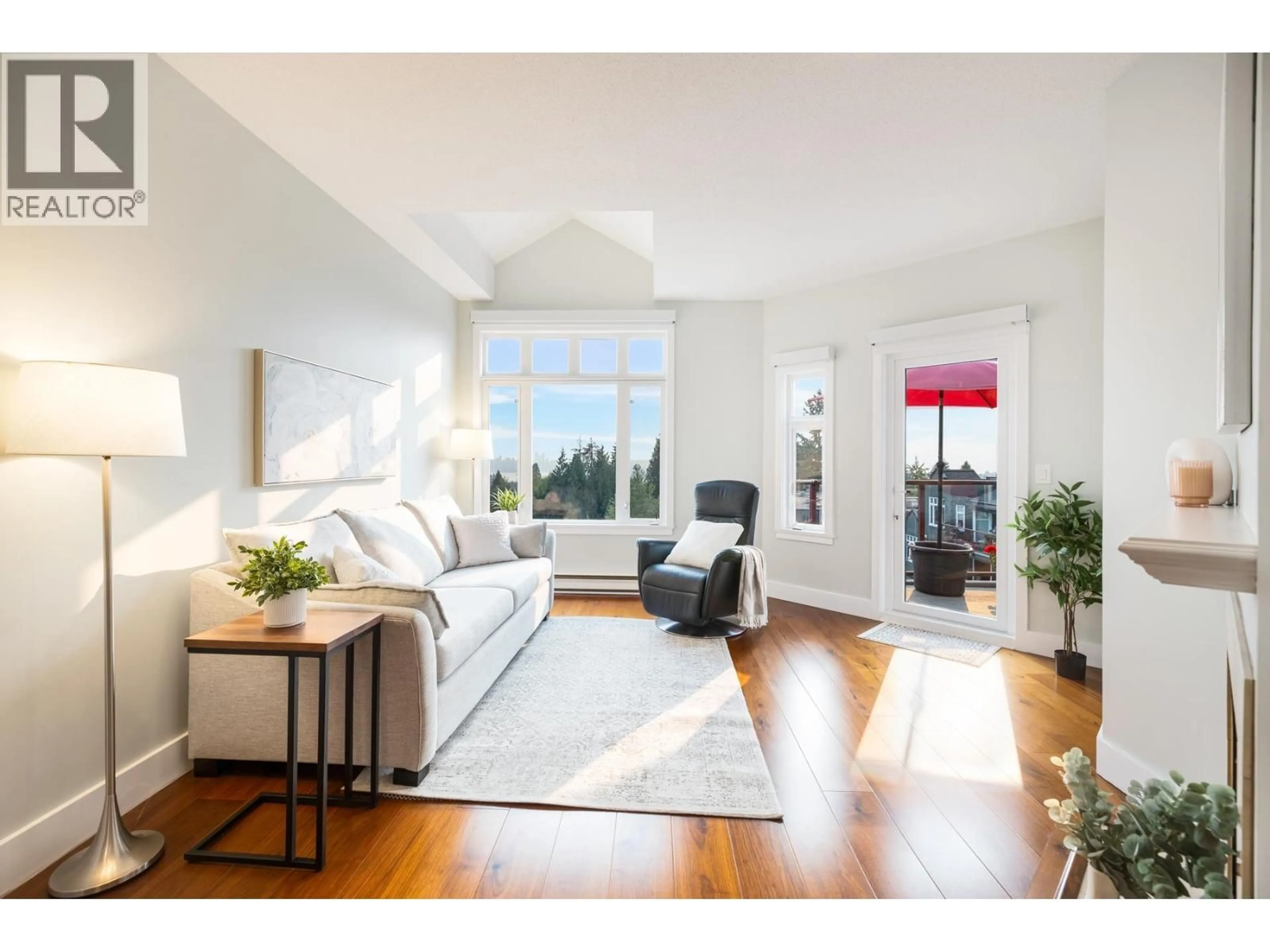 Living room with furniture, unknown for 404 - 121 29TH STREET, North Vancouver British Columbia V7N4L6
