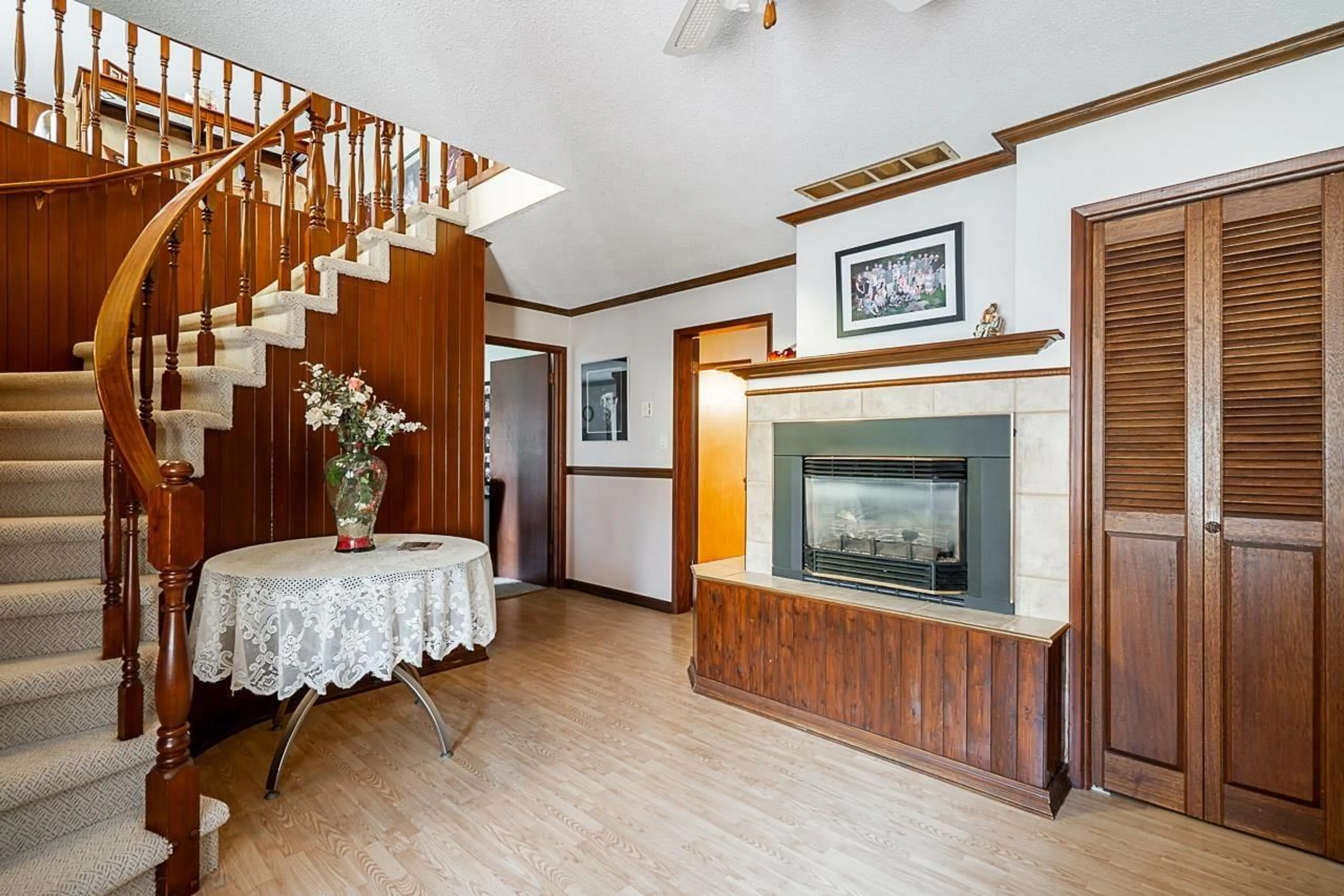 Indoor foyer for 2134 CHATEAU, Abbotsford British Columbia V2T3V1