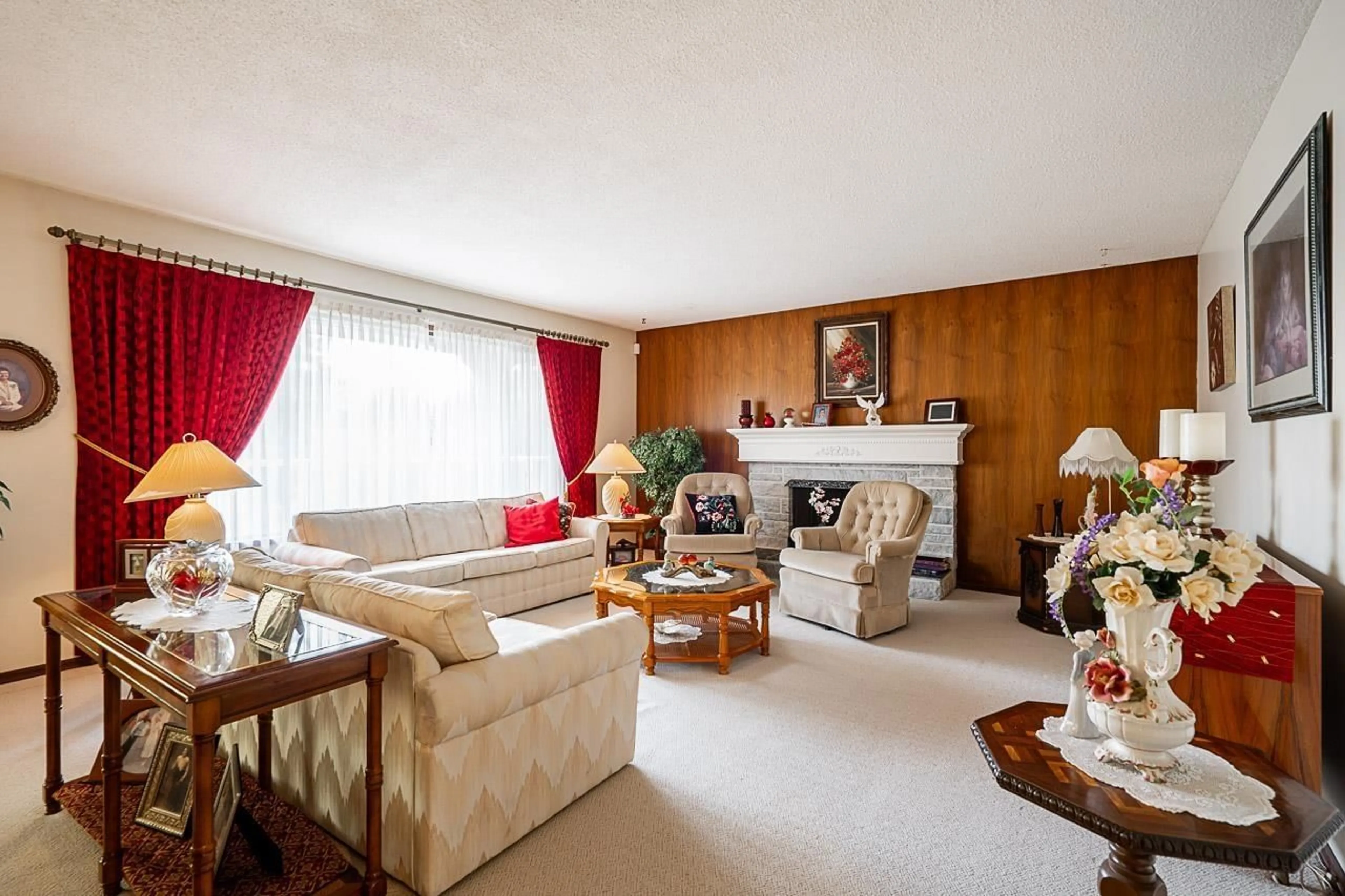 Living room with furniture, unknown for 2134 CHATEAU, Abbotsford British Columbia V2T3V1