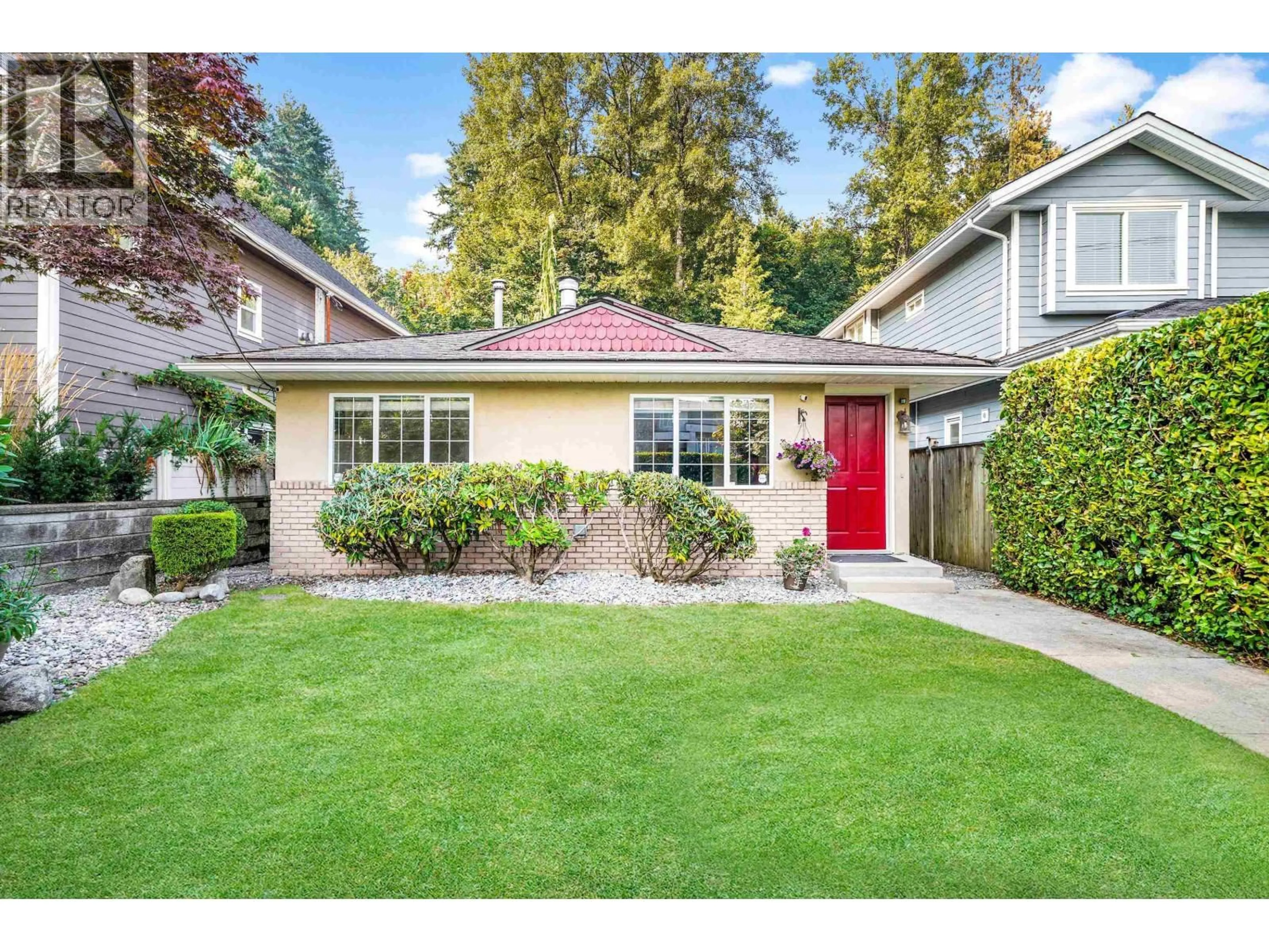 Home with vinyl exterior material, street for 1412 HOPE ROAD, North Vancouver British Columbia V7P1W8