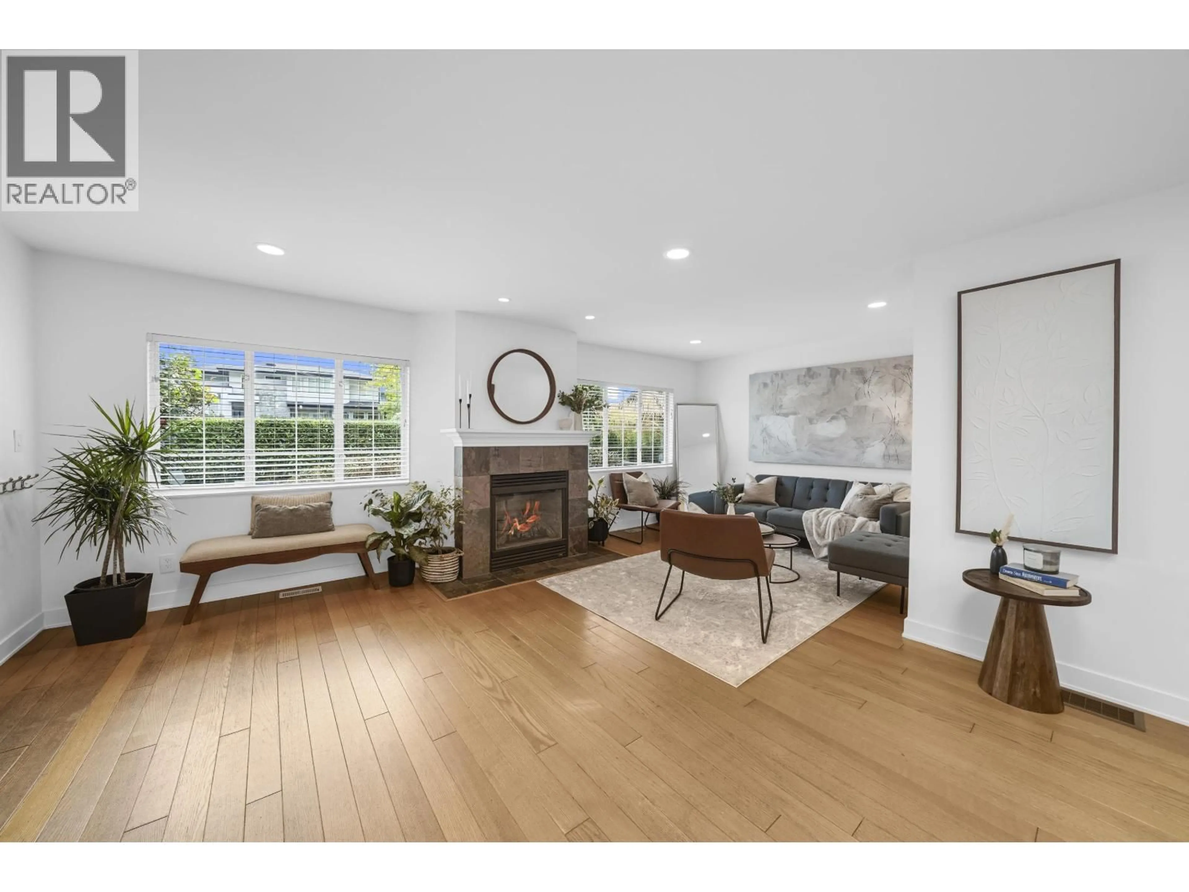 Living room with furniture, unknown for 1412 HOPE ROAD, North Vancouver British Columbia V7P1W8