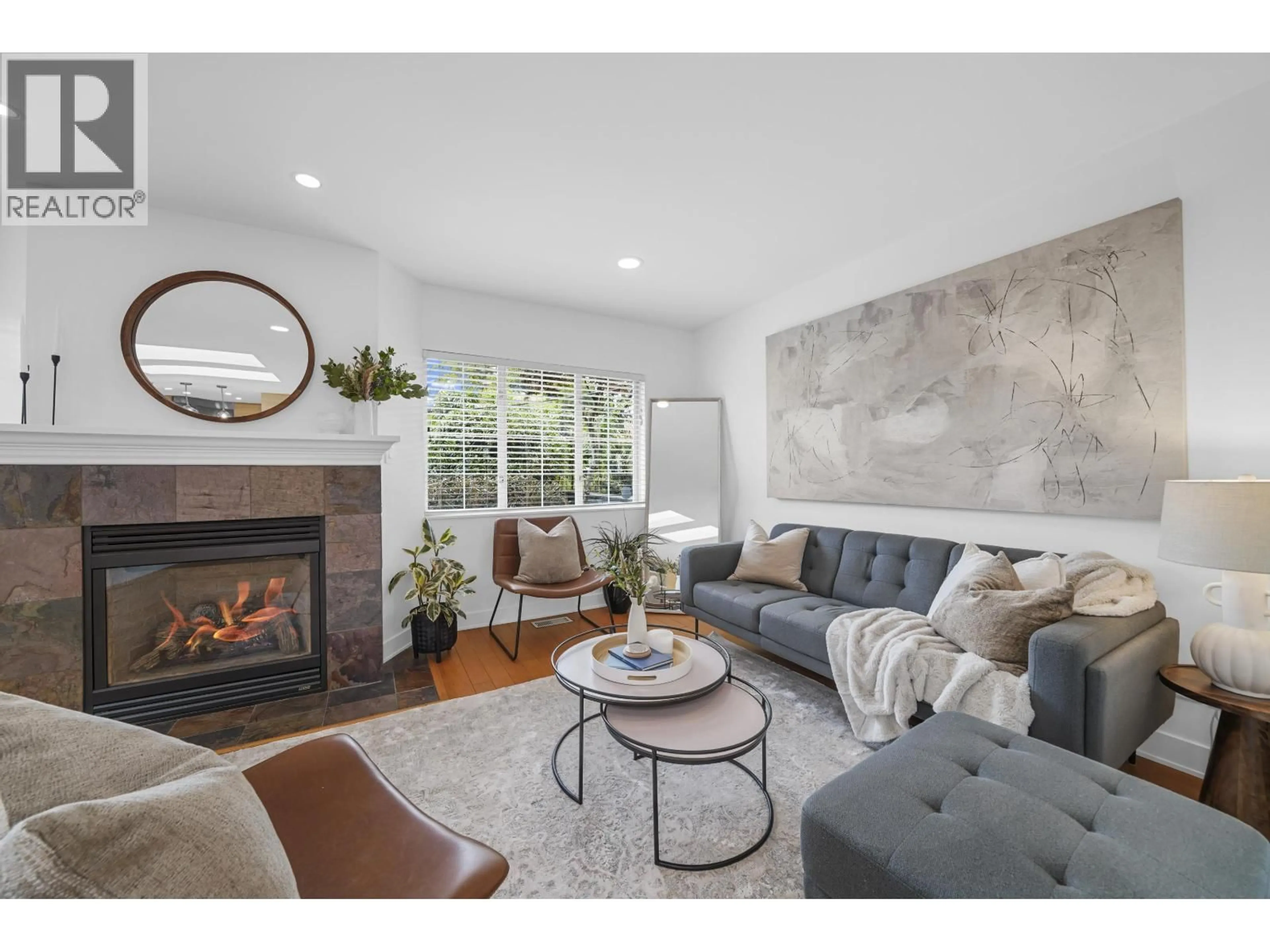 Living room with furniture, unknown for 1412 HOPE ROAD, North Vancouver British Columbia V7P1W8