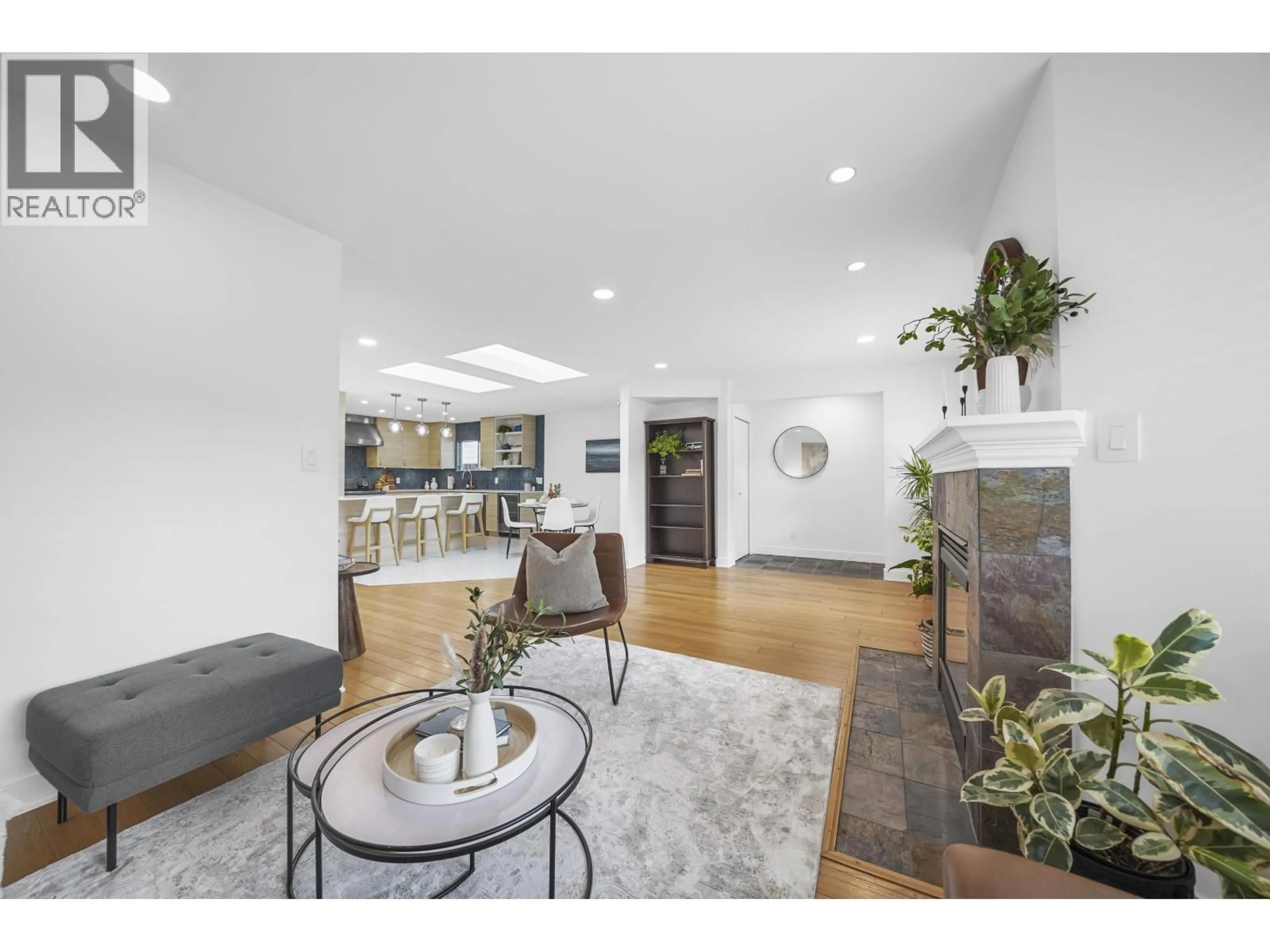 Open concept kitchen, unknown for 1412 HOPE ROAD, North Vancouver British Columbia V7P1W8