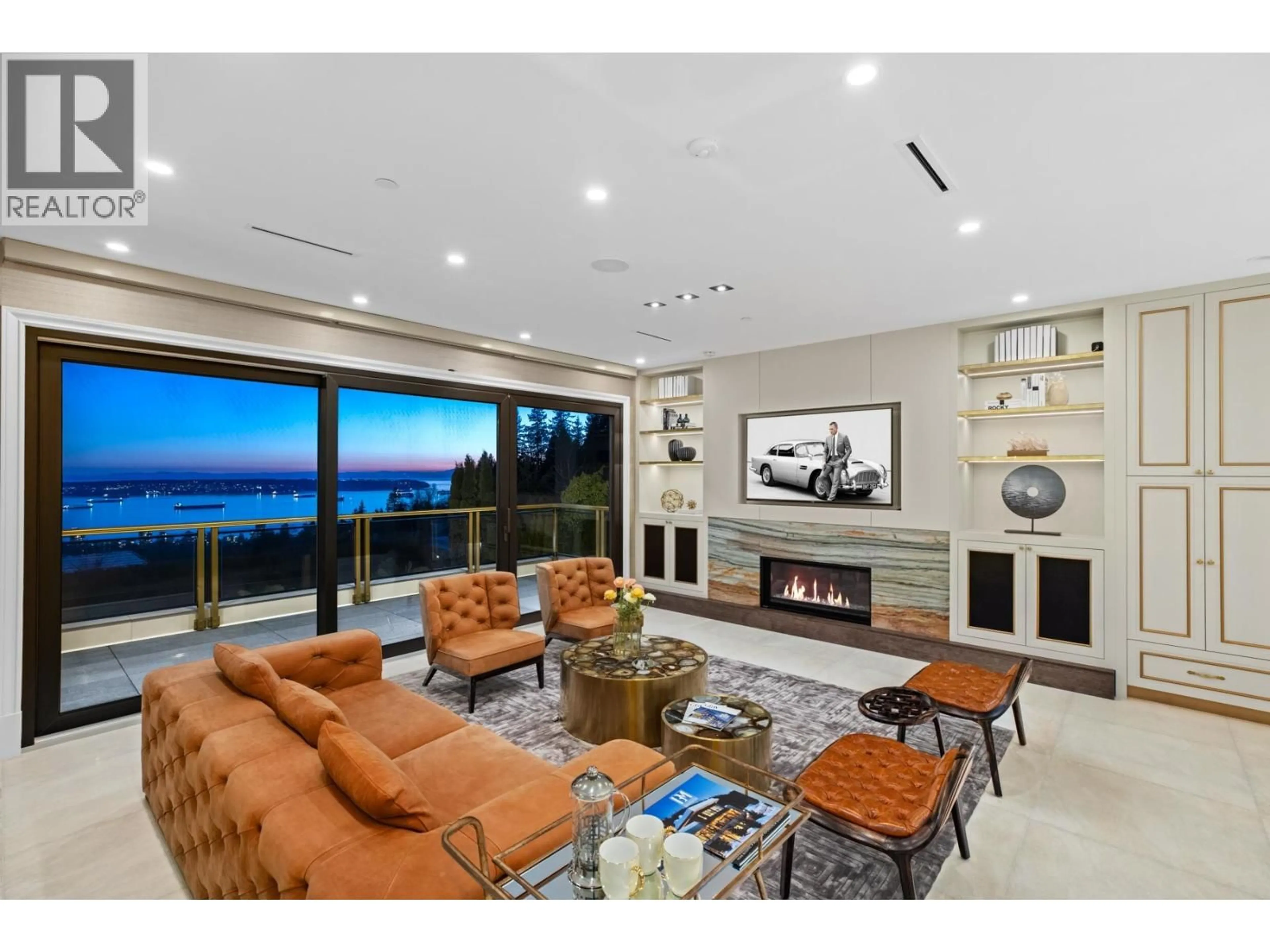 Living room with furniture, unknown for 1337 CAMRIDGE ROAD, West Vancouver British Columbia V7S2M7